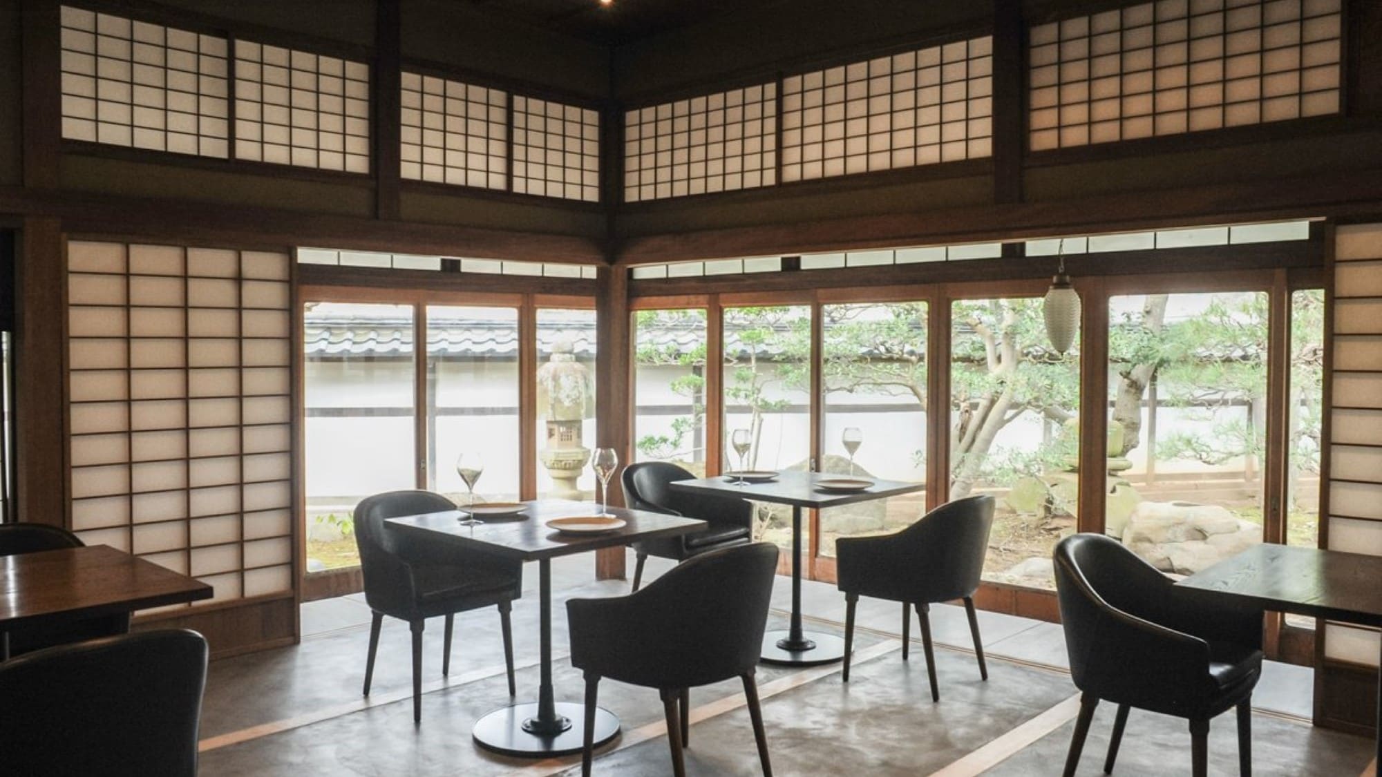 【餐飲】OKU：一家法式餐廳，您可以在這裡享用來自出雲的美味食材，並佐以當地的清酒。