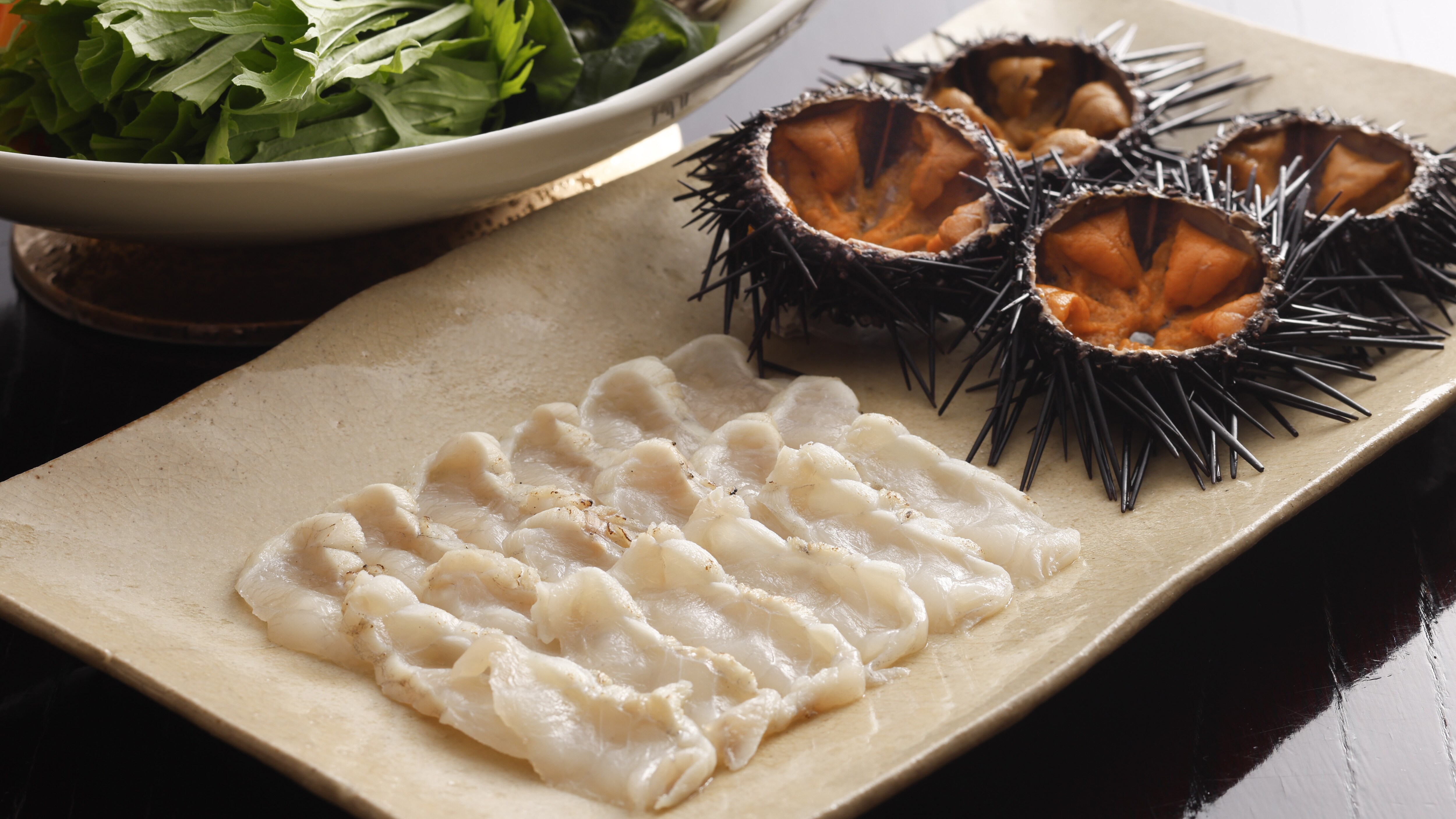 Sea urchin shabu-shabu and pufferfish