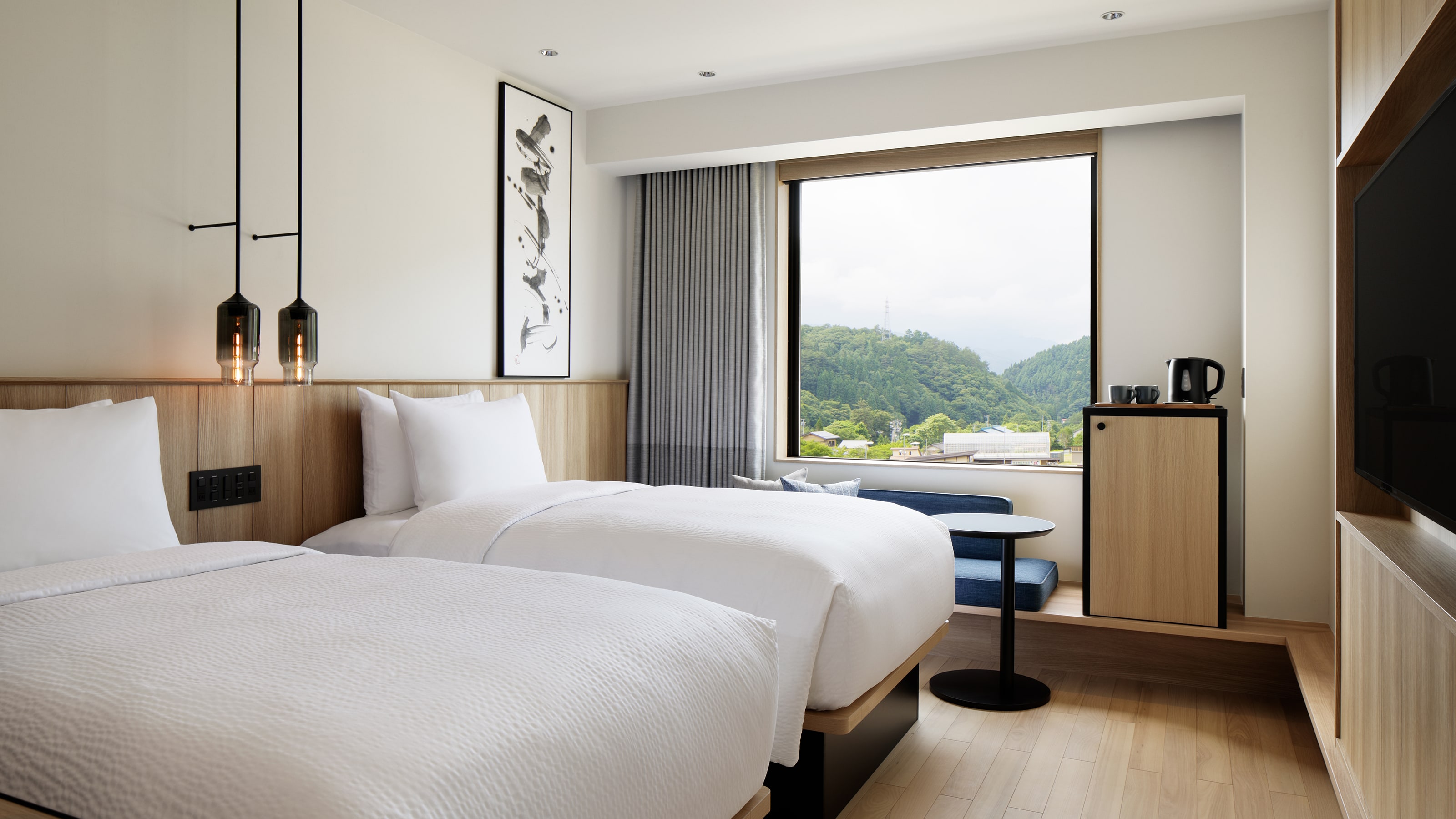 Twin room: 25 square meters, non-smoking, bed width 120 cm. Relax in a simple yet warm space.