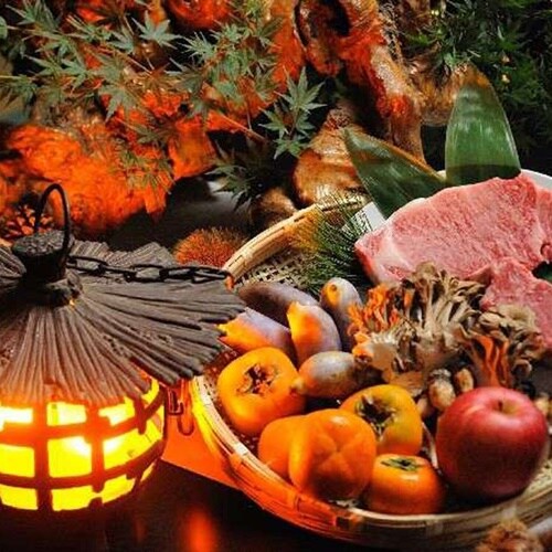  바다의 맛과 산의 맛. 엄선된 제철 재료를 듬뿍 사용하여 맛있는 깊은 계절 식사를 제공합니다