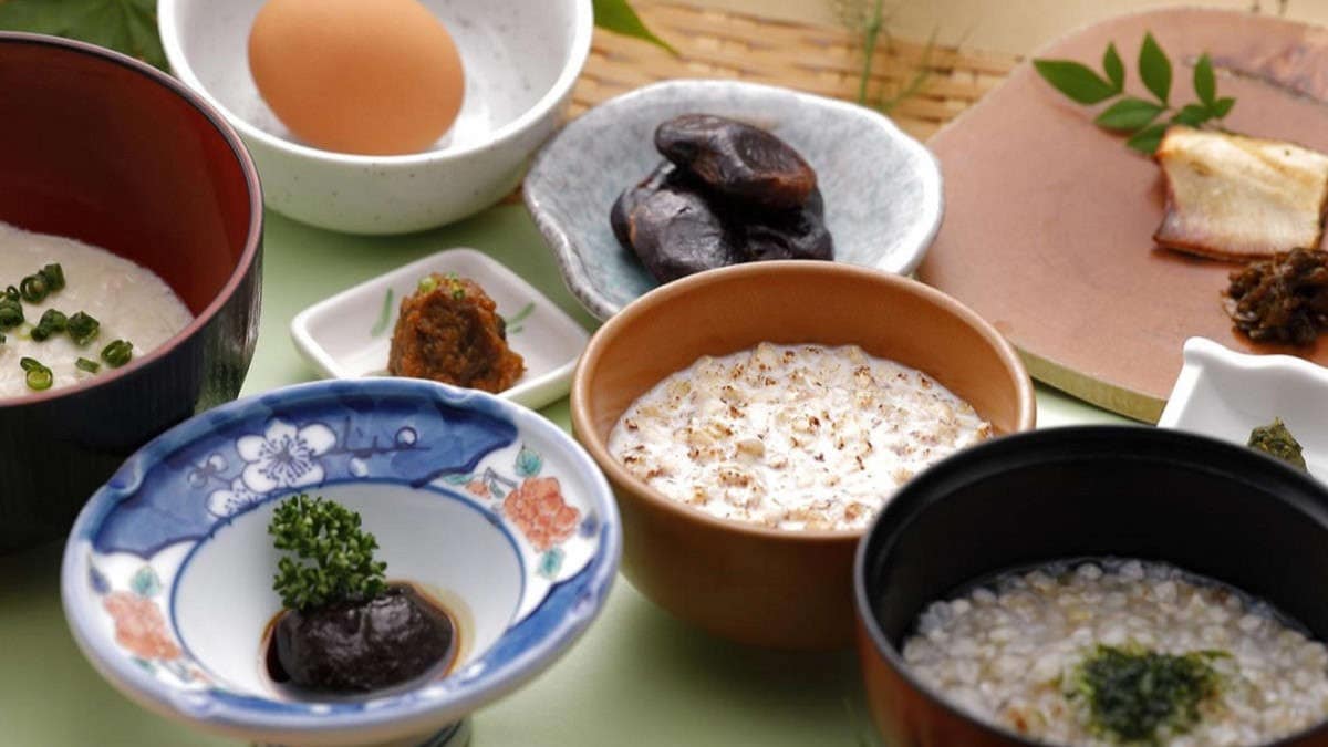 아침 식사 : 당관 자랑의 "행복의 갓 담"