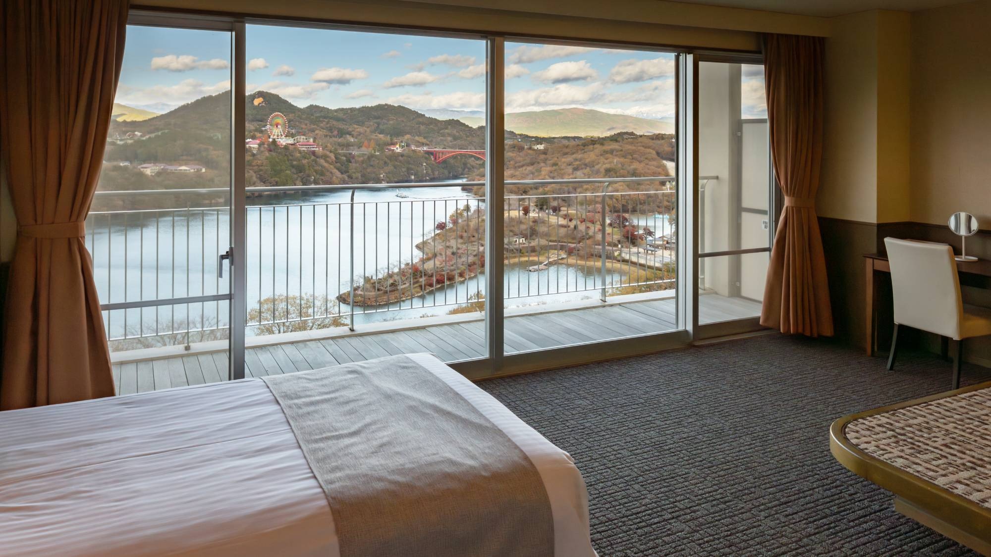 Kamar twin bergaya barat dengan area kecil yang ditinggikan ◆ Pemandangan Ngarai Ena