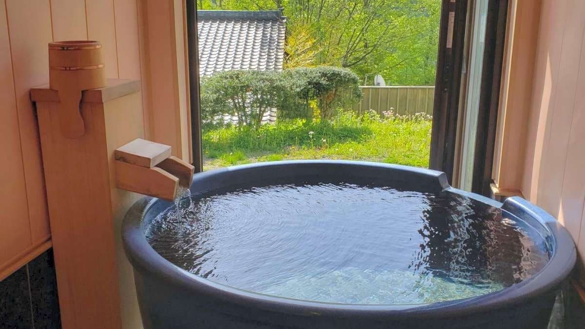 Japanese-Western room with semi-open-air bath_semi-open-air bath