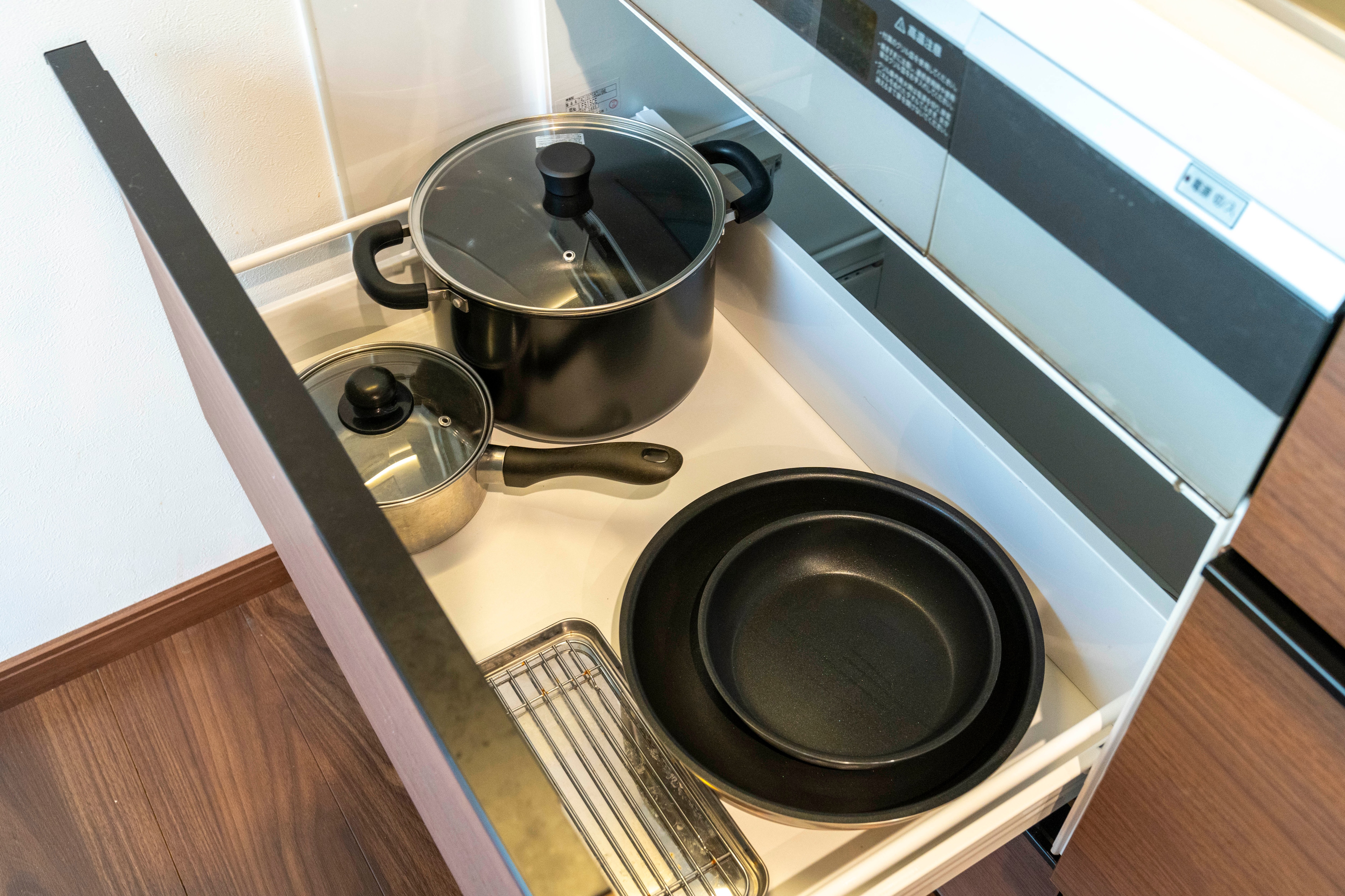 [Living room/dining room] Cooking utensils 2