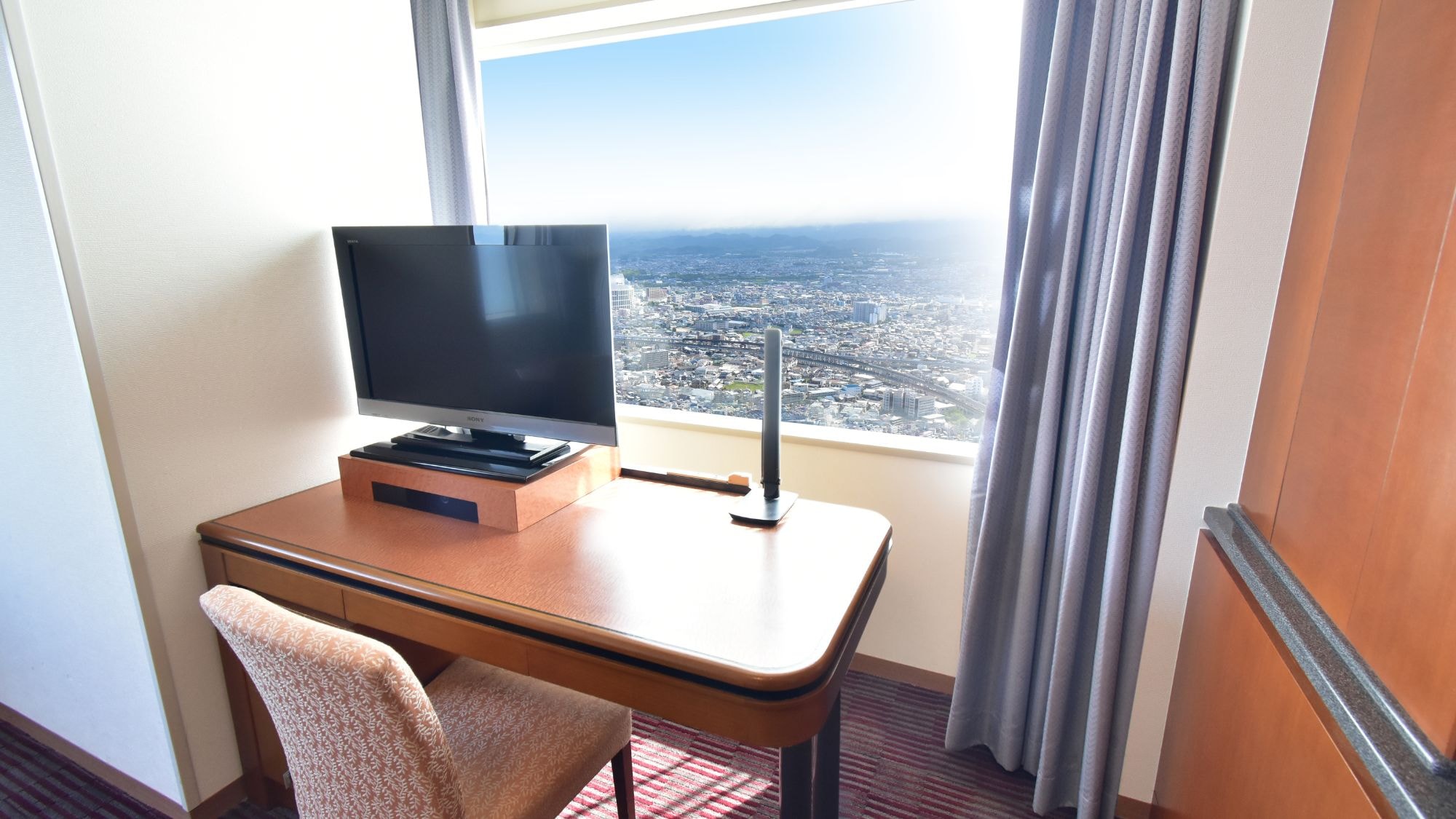 Deluxe Corner Twin Room with Highway View