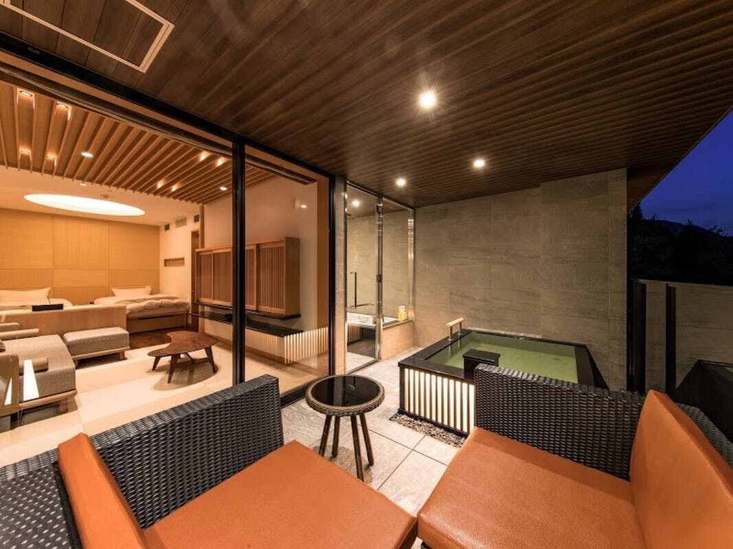 [Onsen open-air bath, villa, Japanese and Western rooms] (suite) [No smoking]