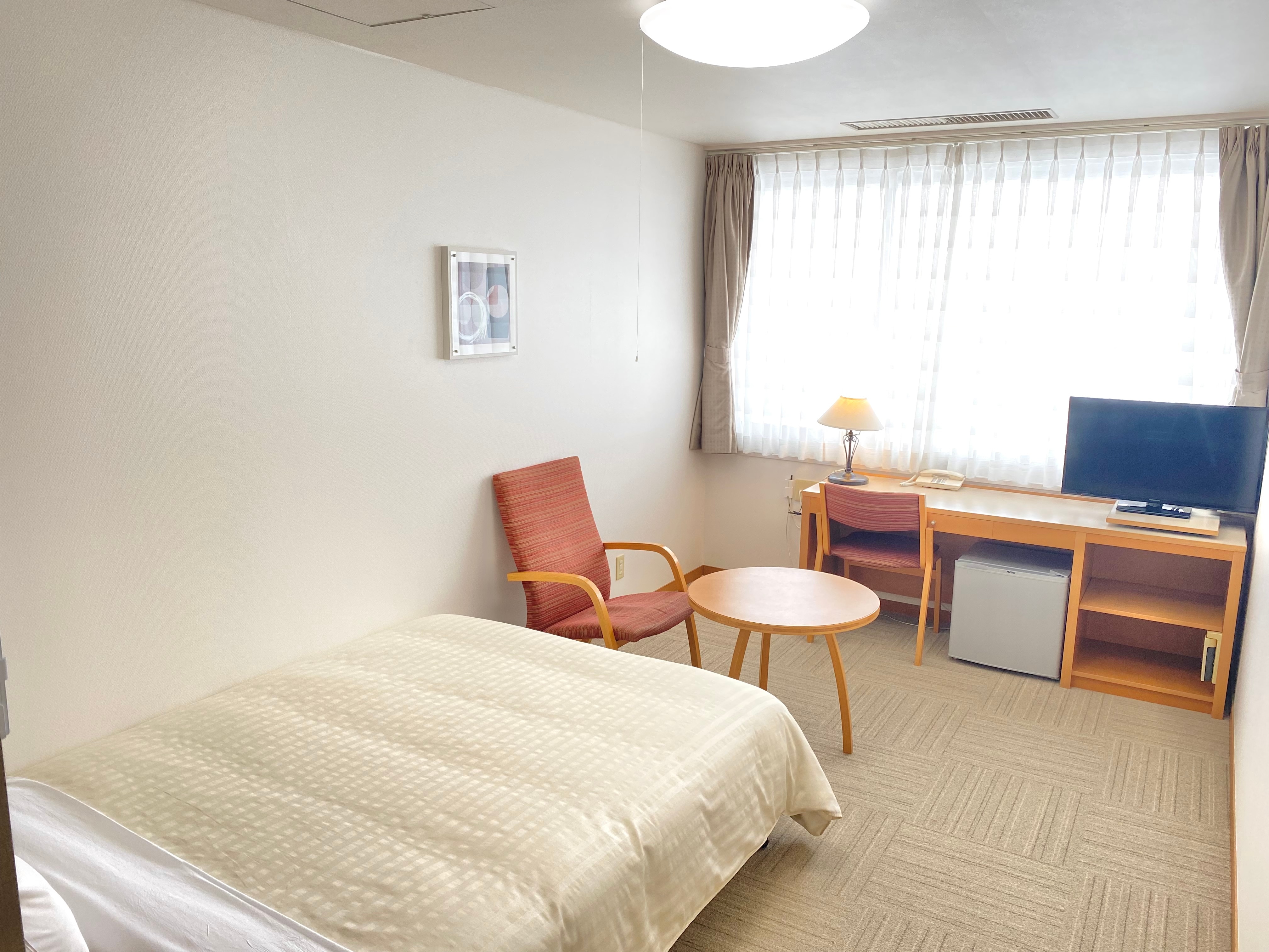 Single room (bed width 140cm!!)