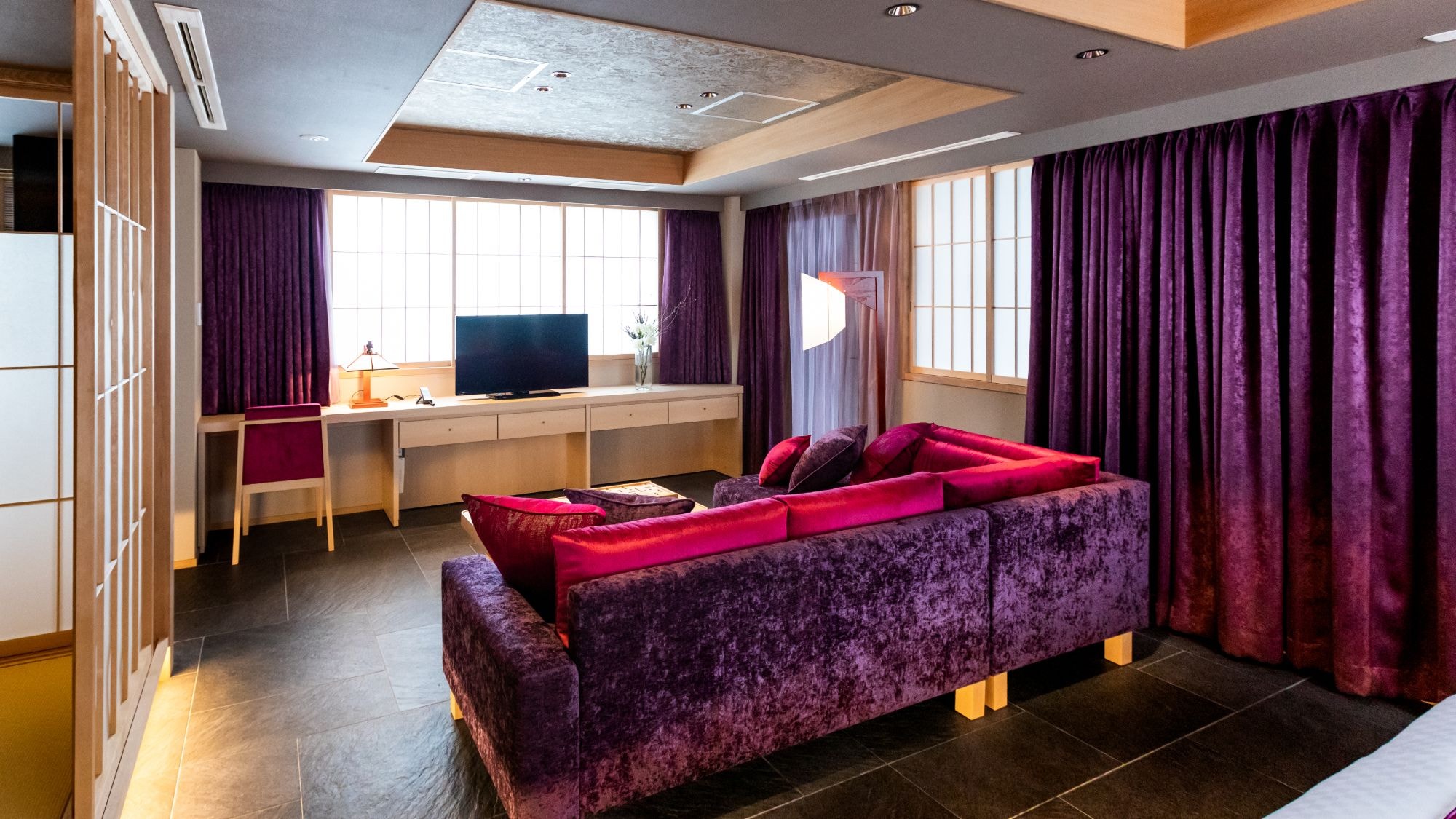 Deluxe Suite with Kitchen (67 sqm)