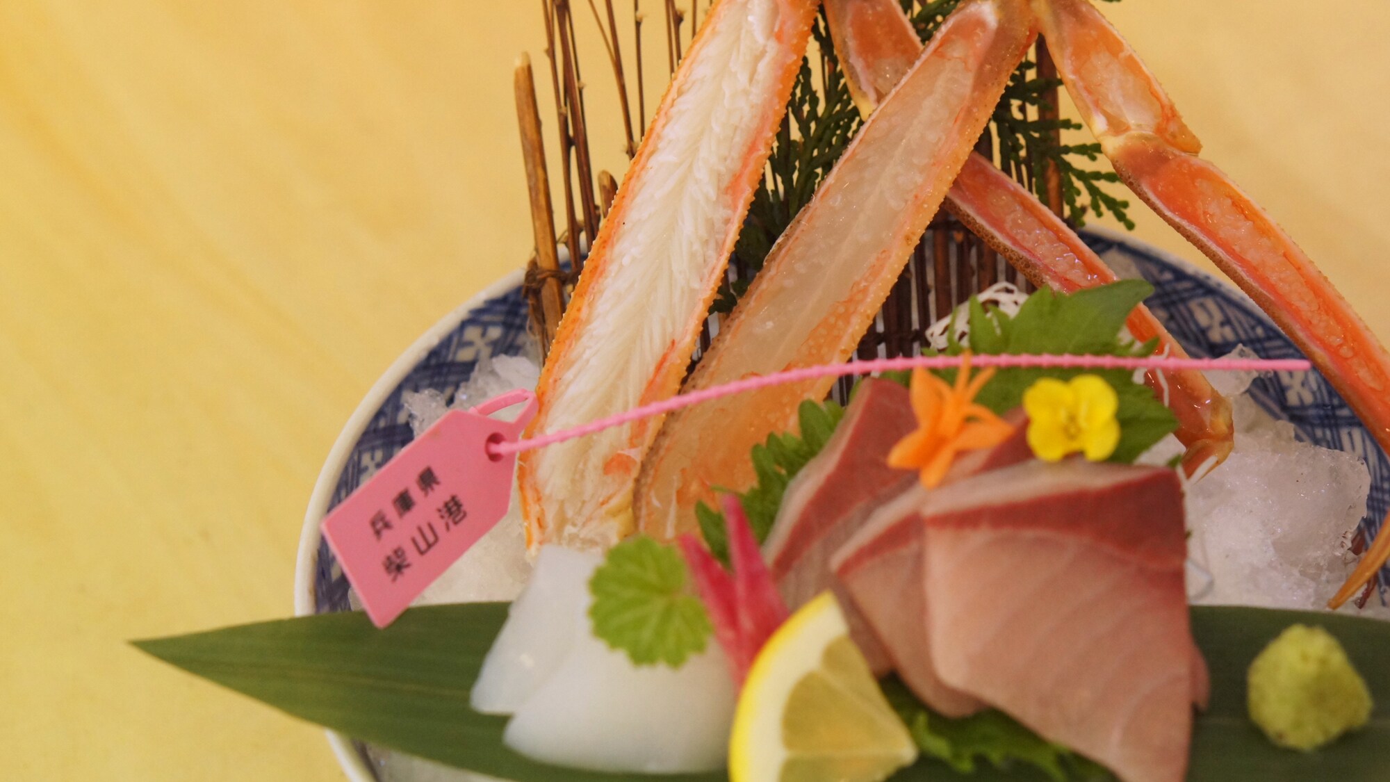 Crab sashimi and 4 kinds of assortment