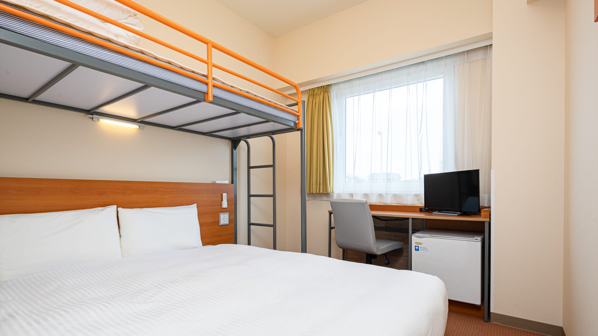 [2 beds] Queen + loft bed ◆ 1 bed width 160cm x 1 + 1 bed width 90cm x 1 ◆ Area 15 square meters