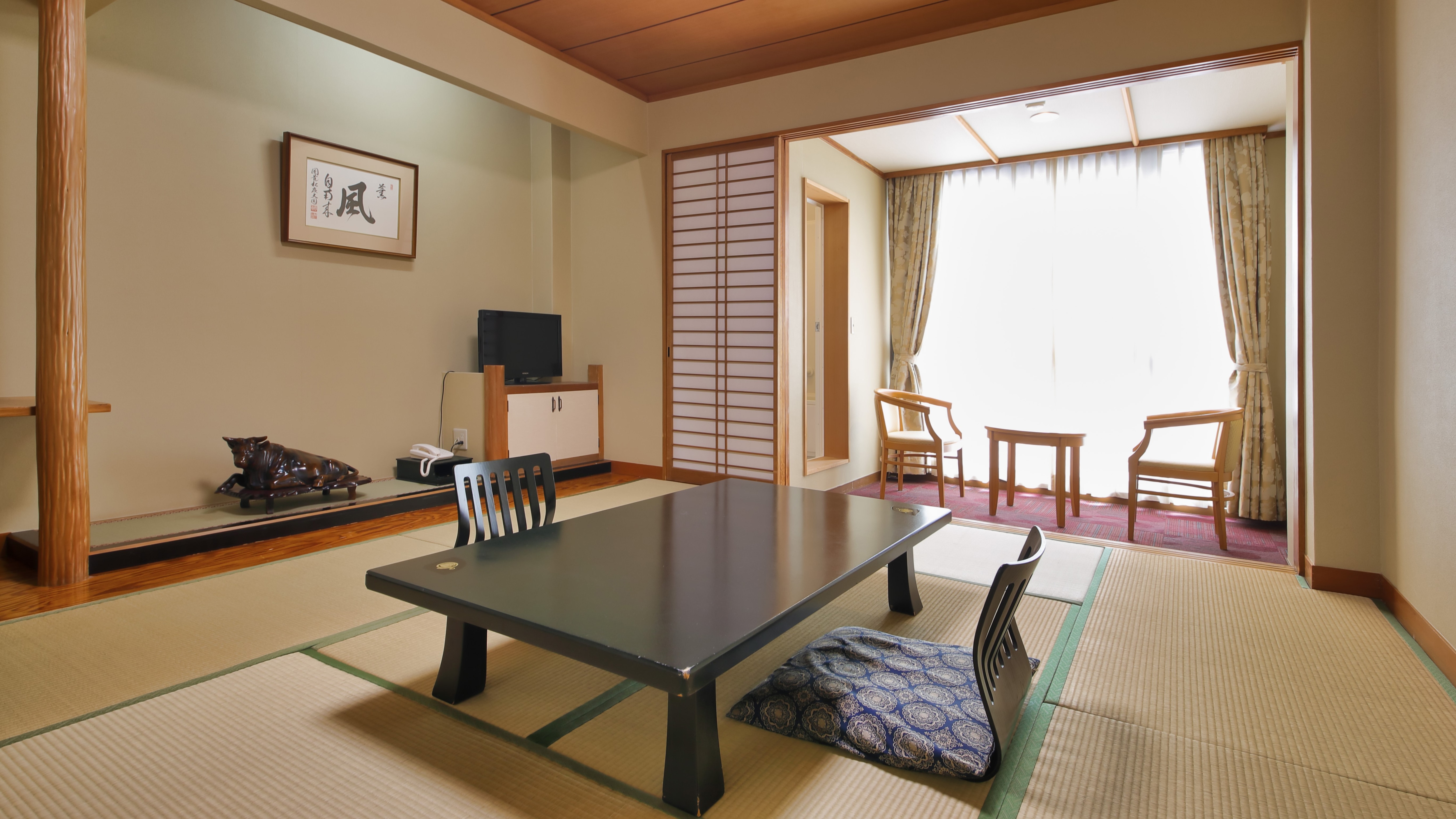 [Main building "Reasonable" rooms] *The front desk, baths, and dining areas are some distance away, and there are steps along the way.
