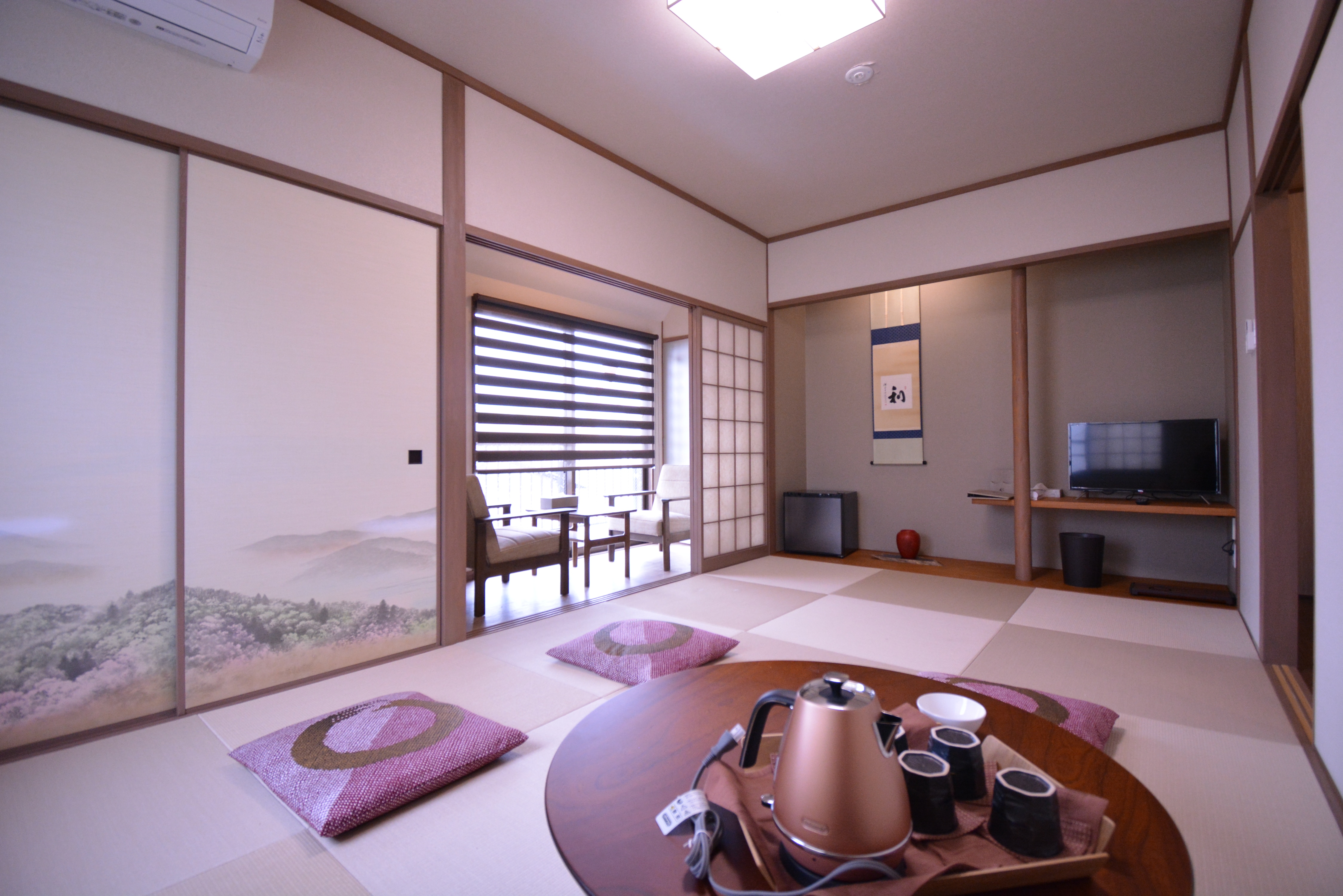 Room 301 [Capacity 1 to 3 people]