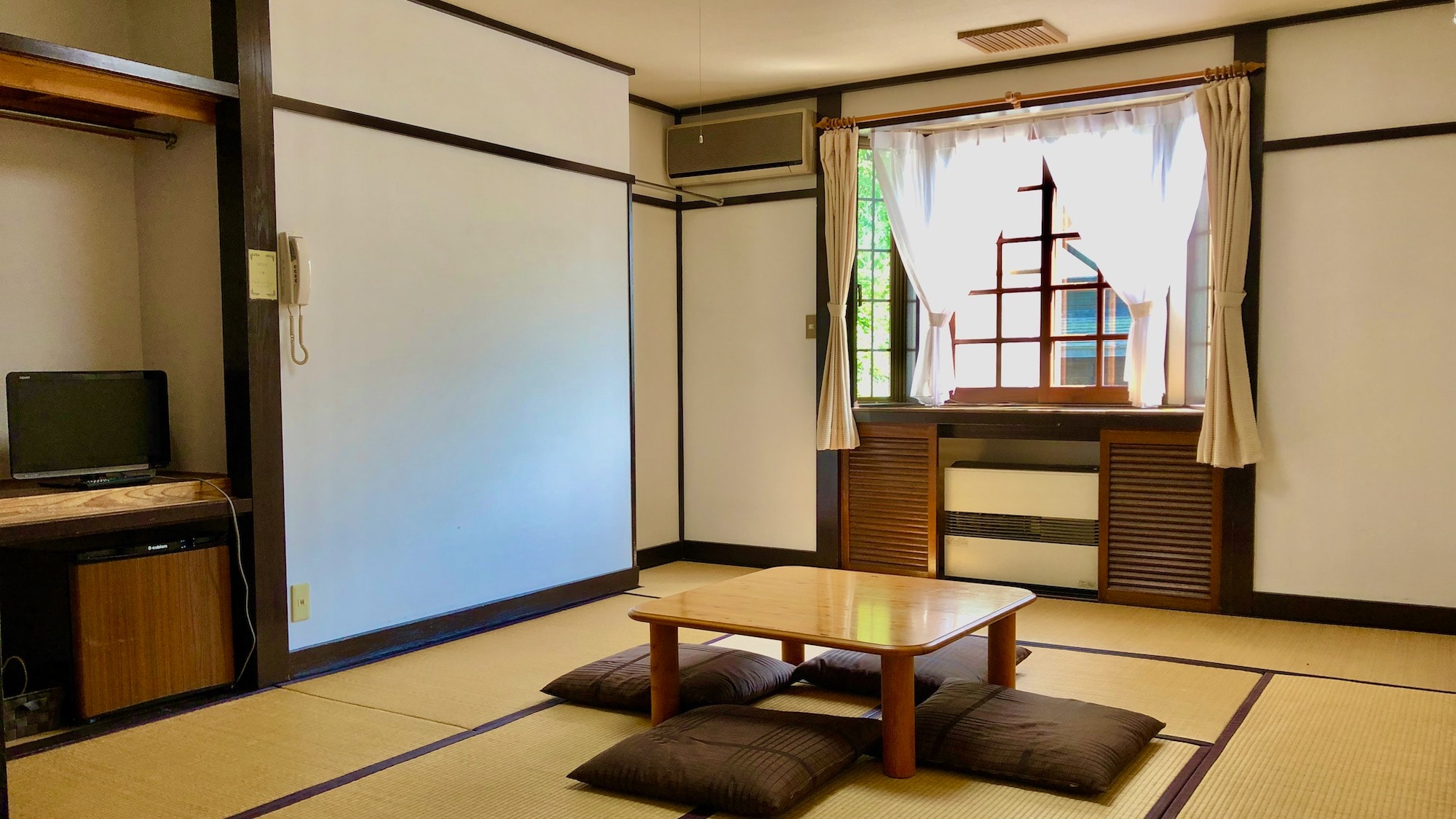 Japanese-style room