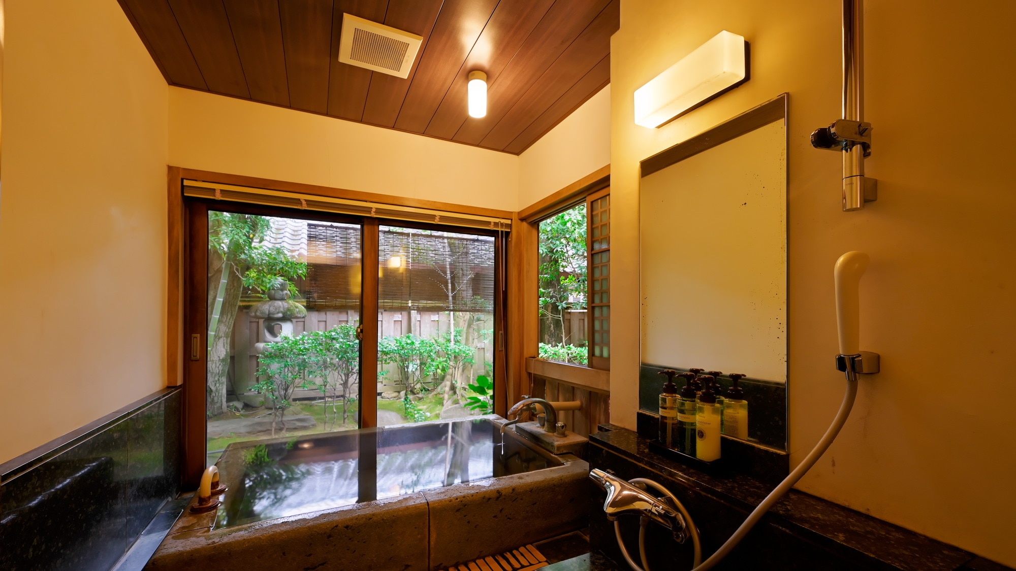 [Kamar Tamu/Momoyama]