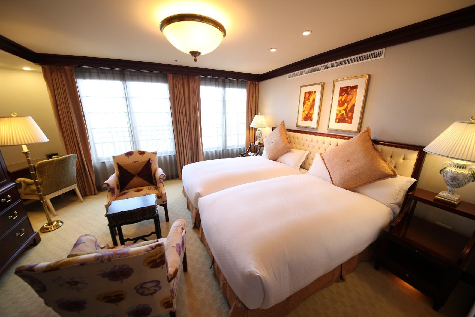 Plaza Suite Room
