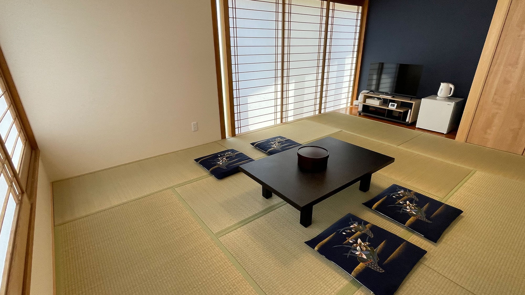 Renewal Japanese-style room 10 tatami mats