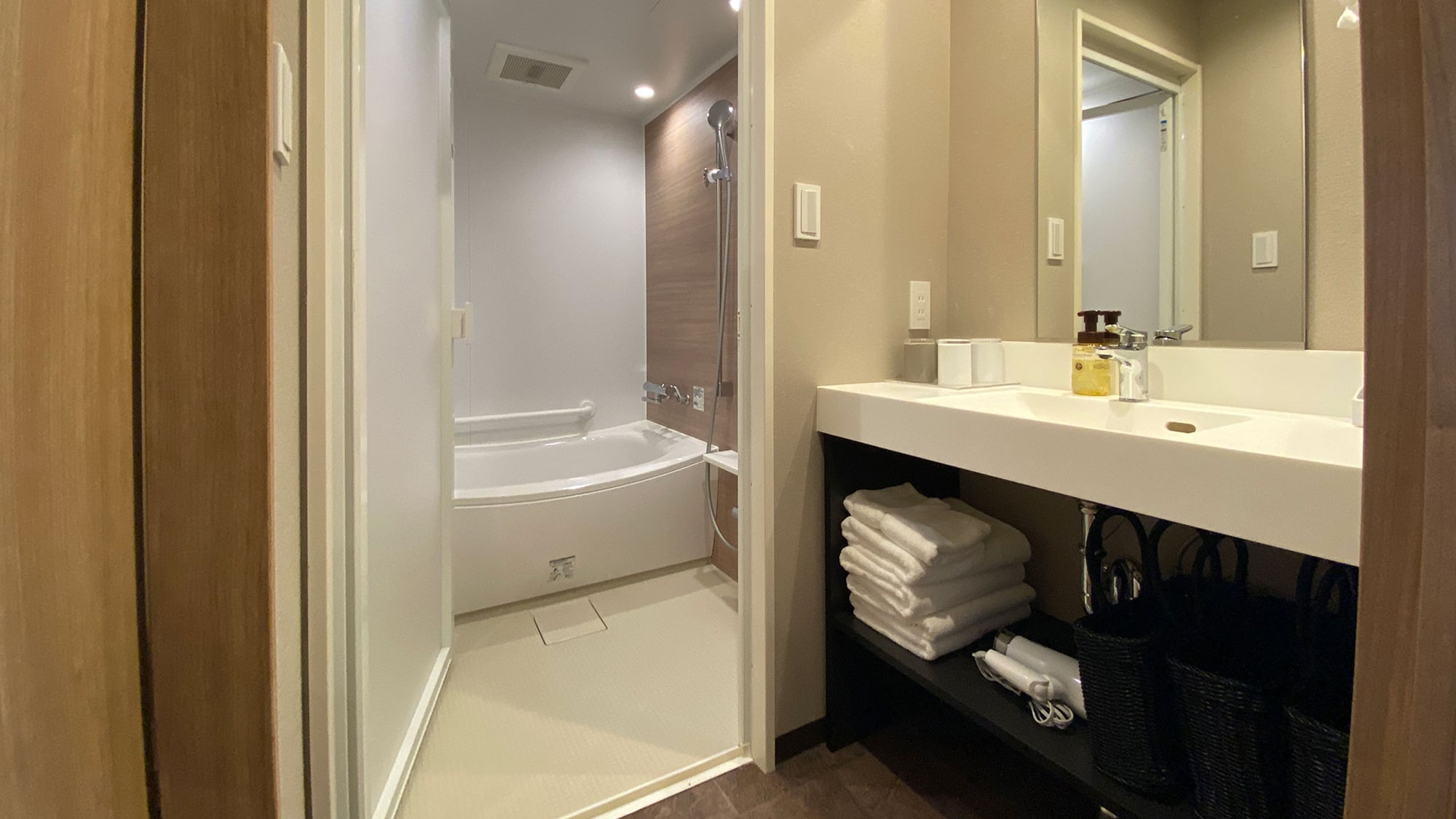 [Deluxe Twin] Enjoy a relaxing bath time in a bathroom with a washing area.