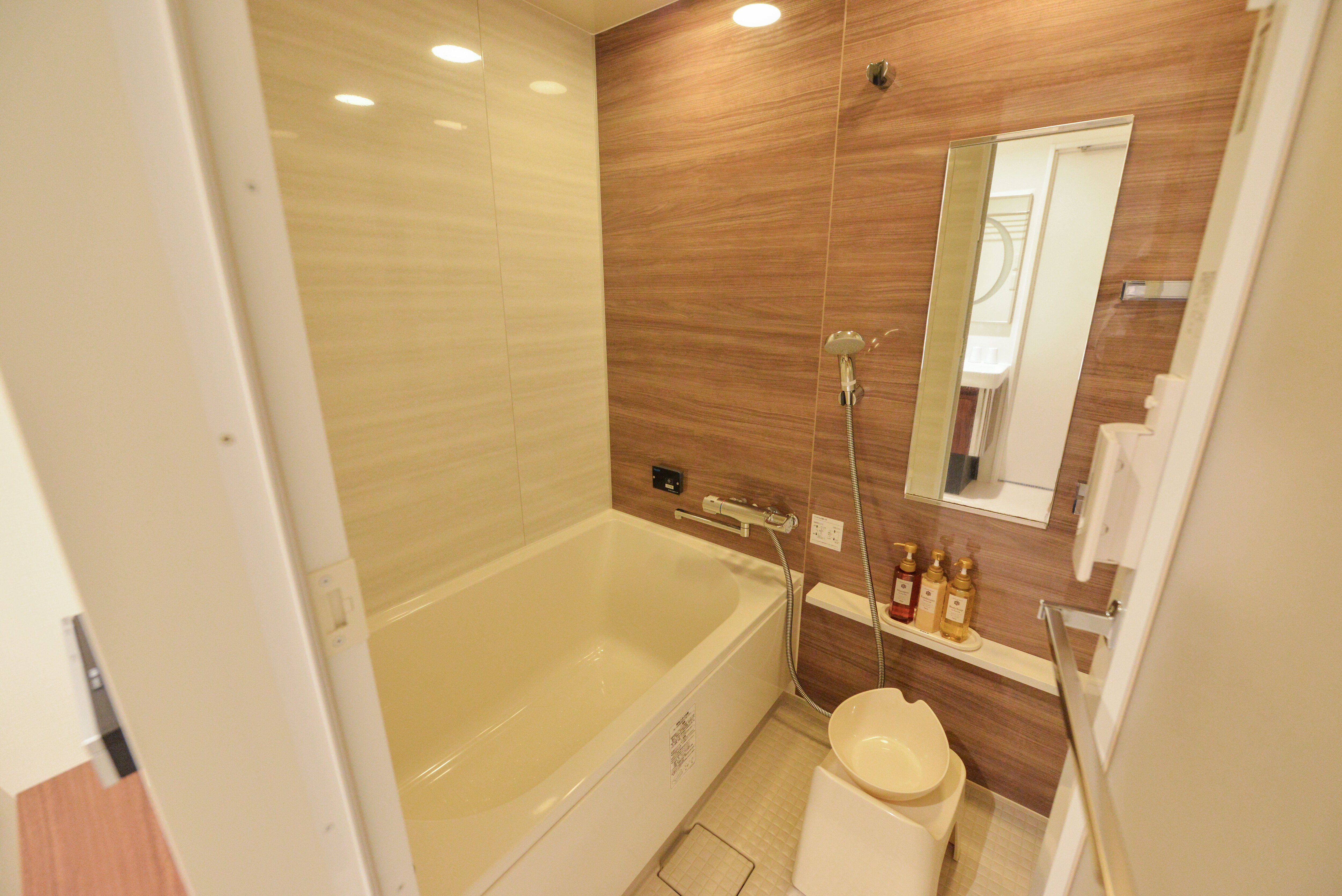 Guest room: Renovated twin room (bathroom)