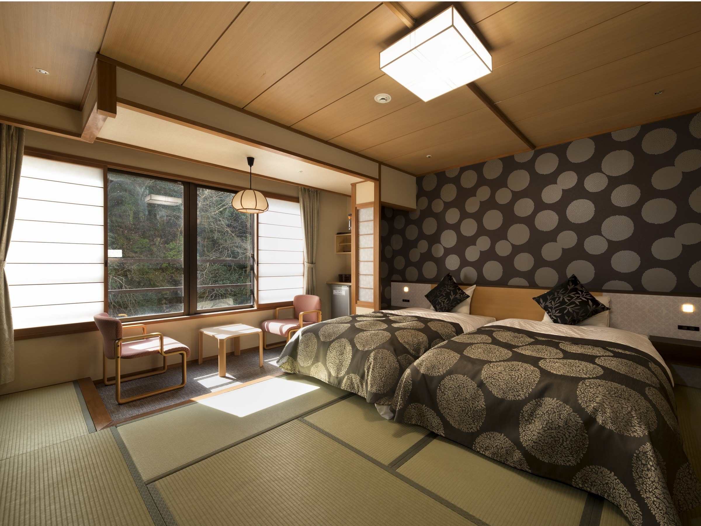 【객실】 일본식 트윈 (다다미 위에 시몬스 세미 더블 침대 2 개)