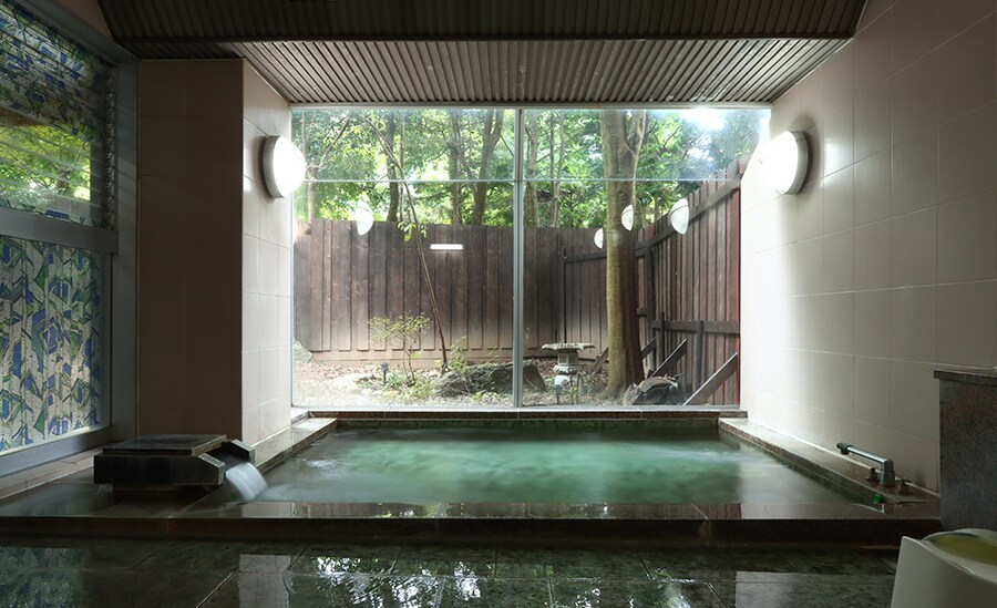 Bath: Large communal bath