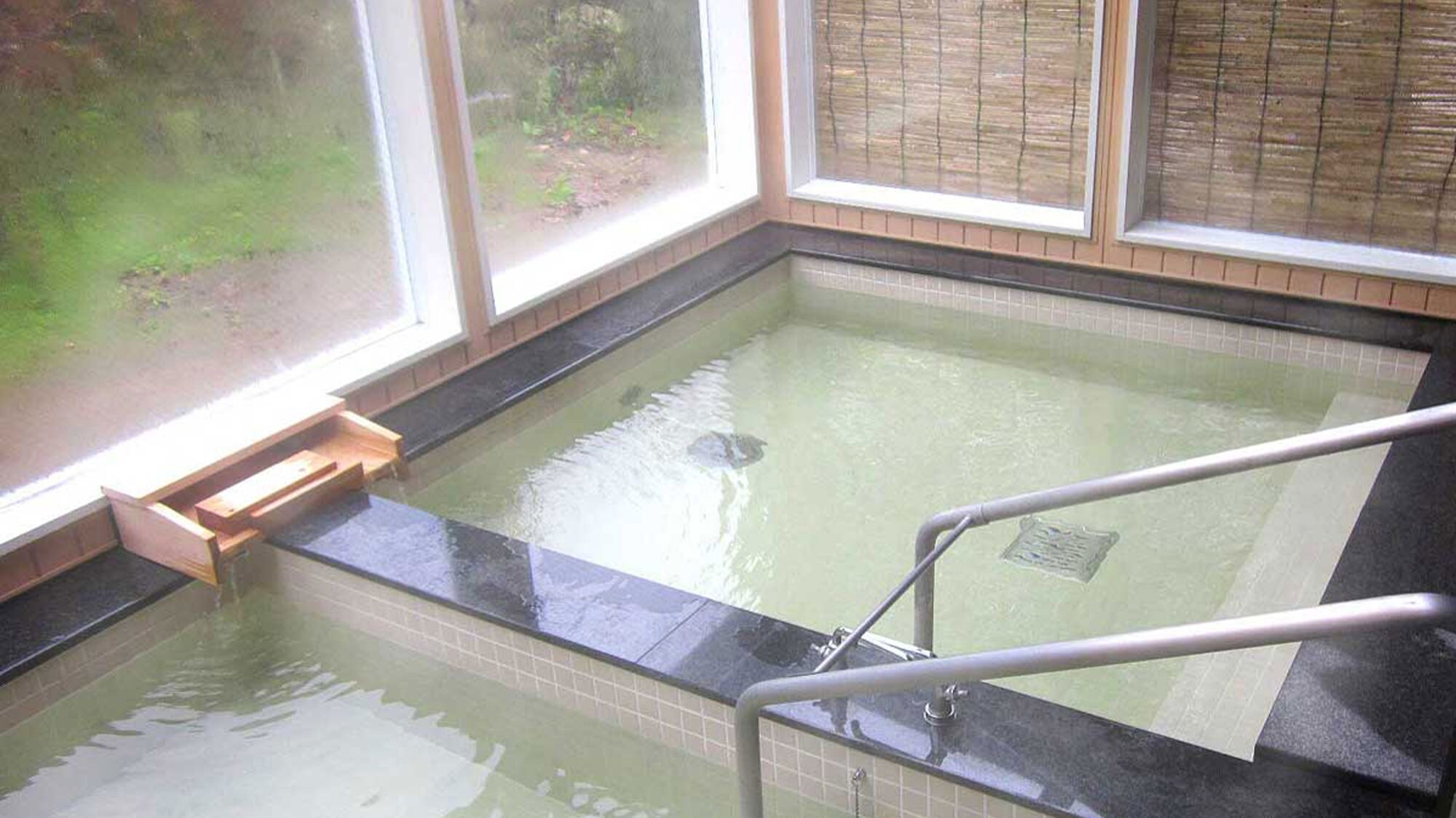 [Onsen] Relax in a healthy hot spring while gazing at the greenery