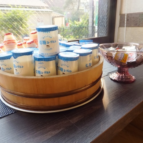 The local "Chichiyasu Yogurt" is also served! It is no exaggeration to say that Hiroshima residents grew up on this.