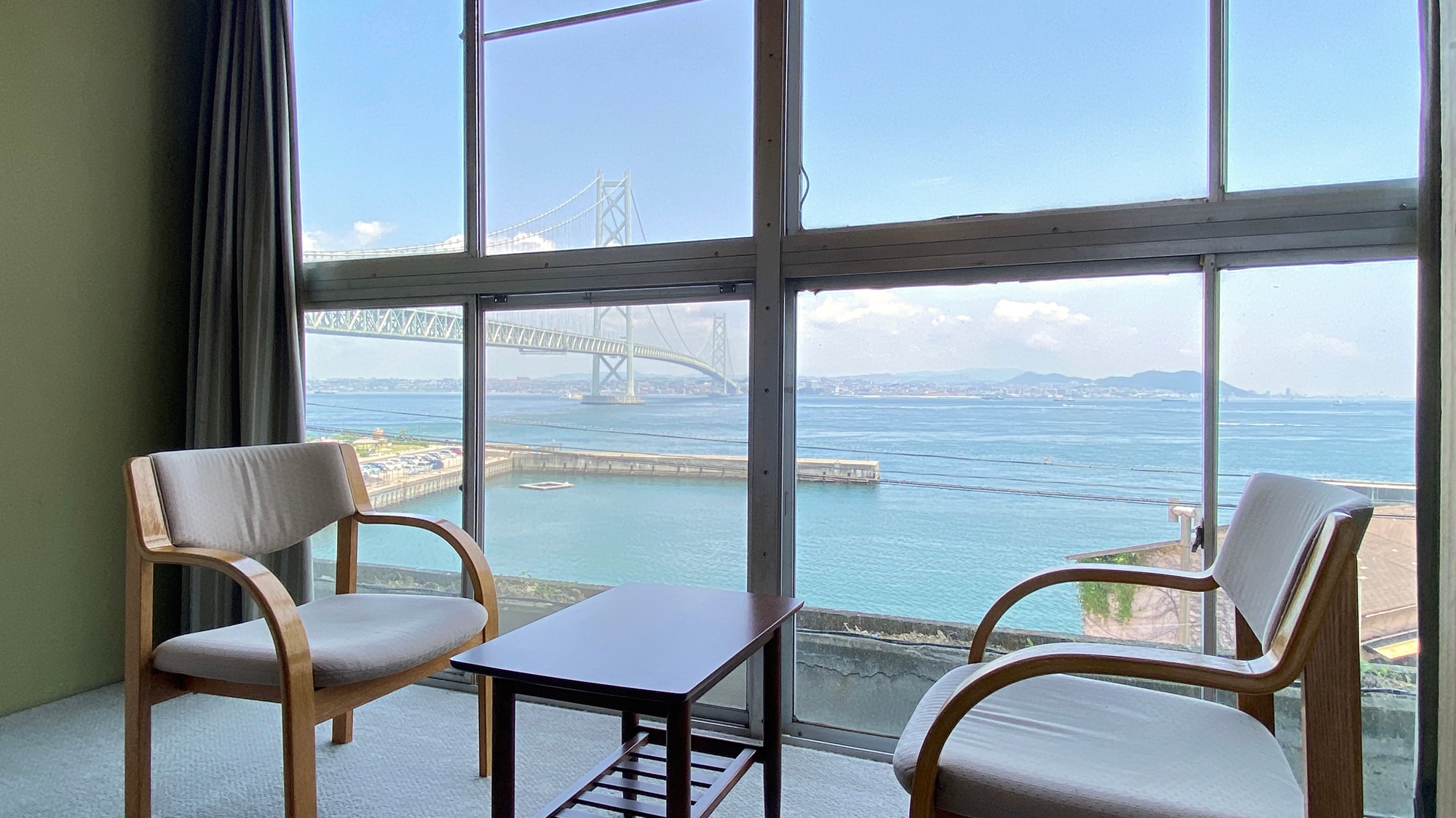 [Annex] You can relax while looking out over the Great Seto Bridge and the Kobe cityscape.