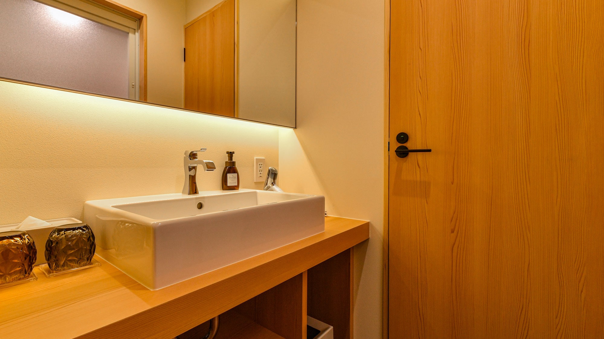 Japanese modern room with 2 single beds
