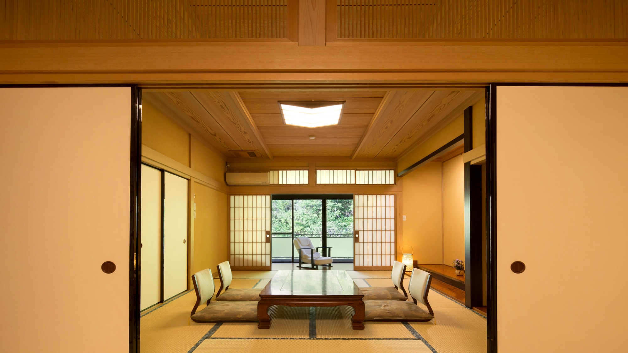 [2nd floor] 18 tatami Japanese-style room (10 tatami + 8 tatami) (river view)