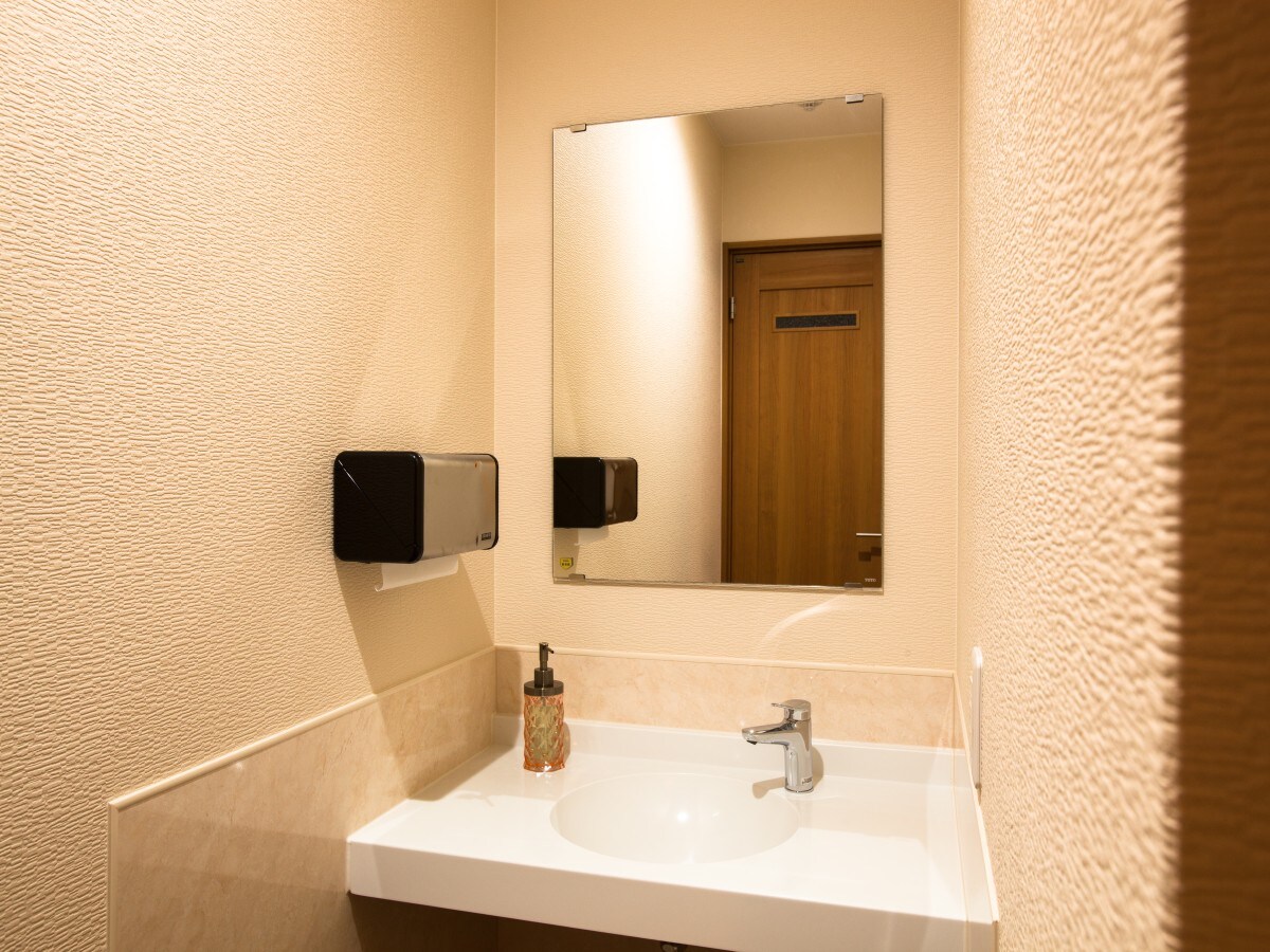 Wash basin and washlet included