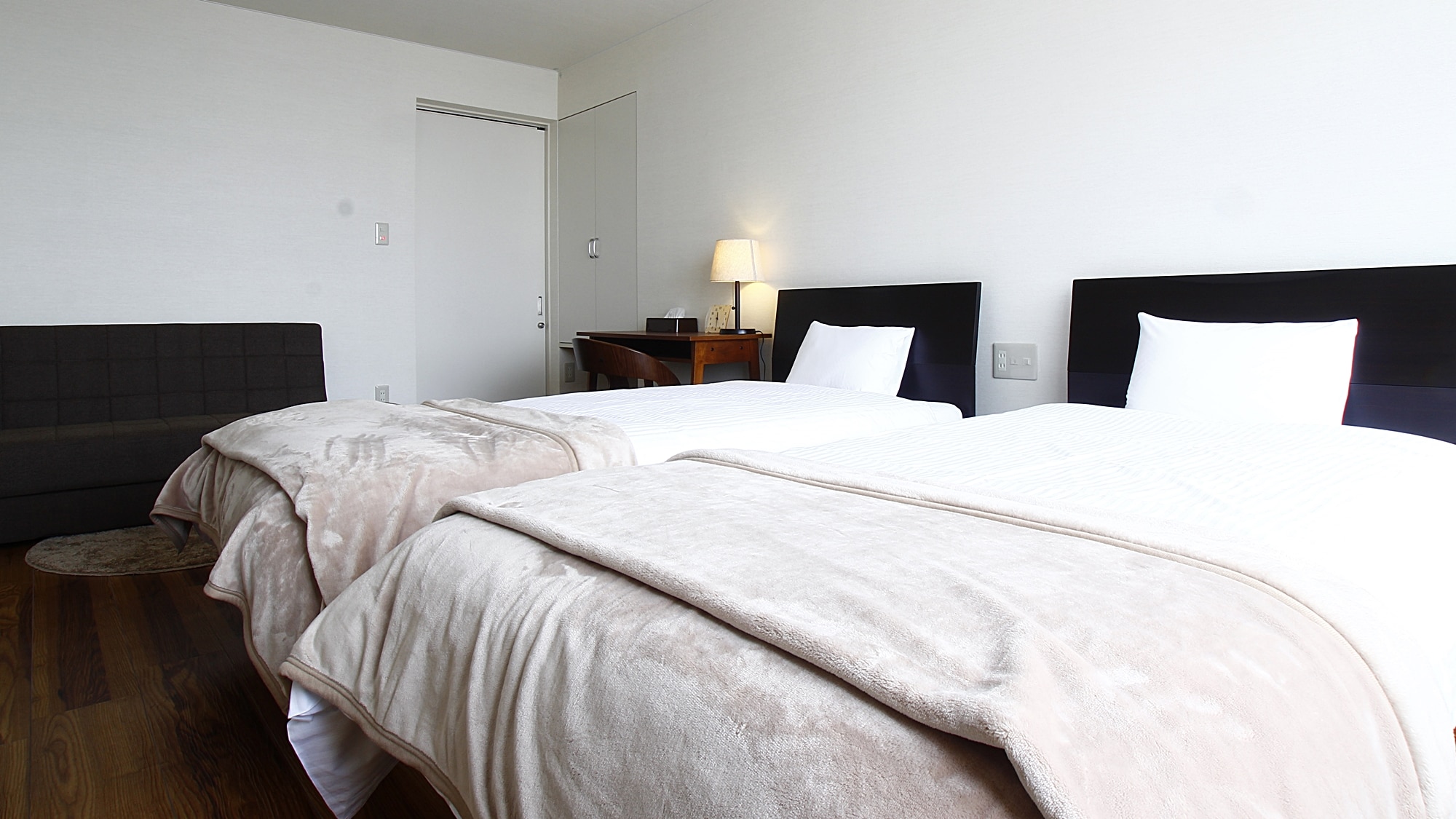 * [Contoh kamar twin bergaya Barat] Kamar bergaya Barat tempat Anda dapat bersantai.