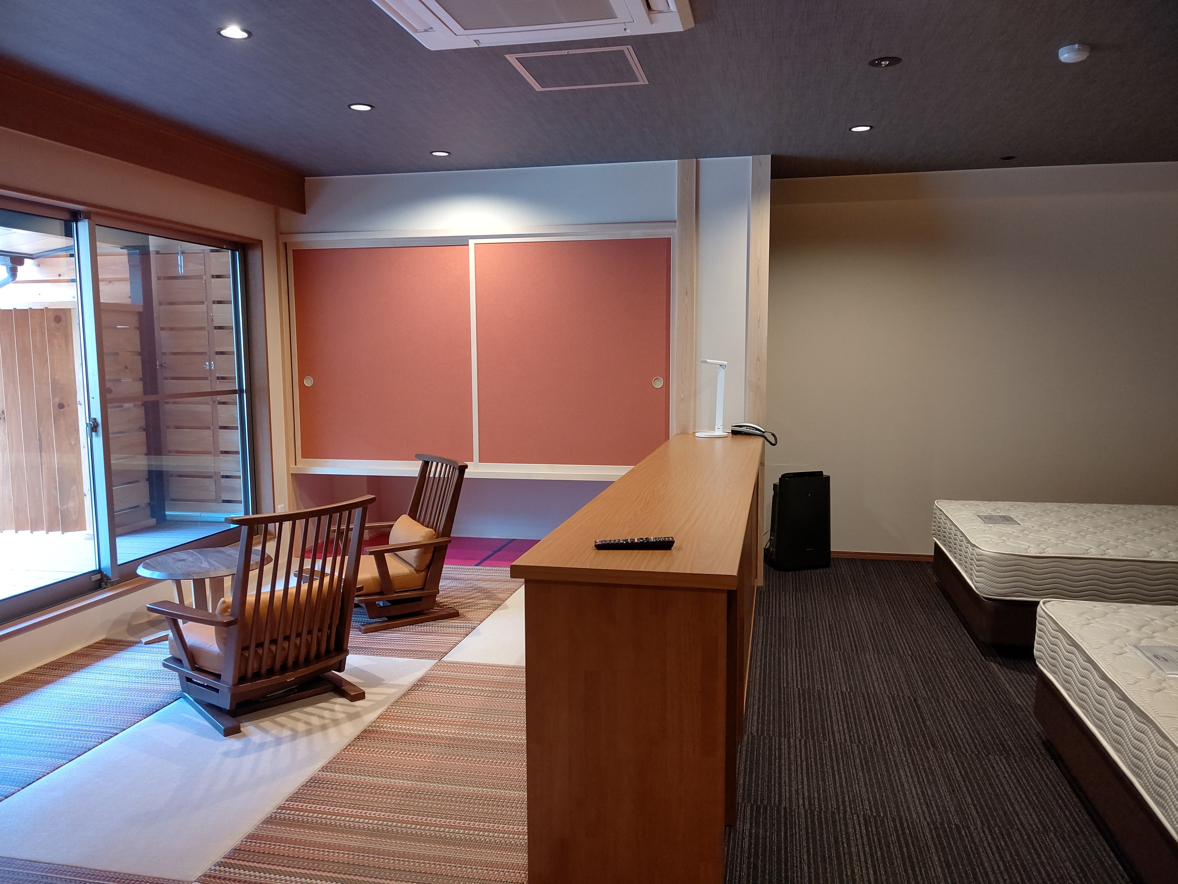 Guest rooms with open-air baths