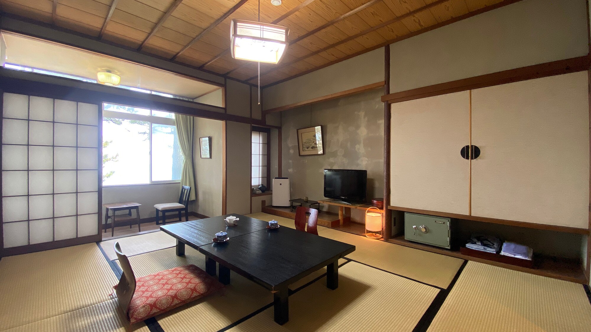 [Guest room] Standard Japanese-style room with bathroom and toilet
