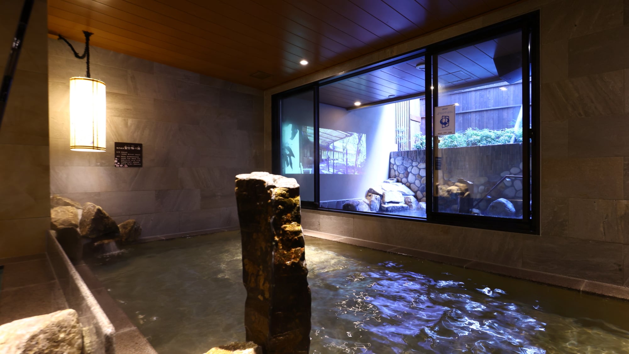 ■ Women's large communal bath Indoor bath [Opening hours] 15:00 to 10:00 the next day