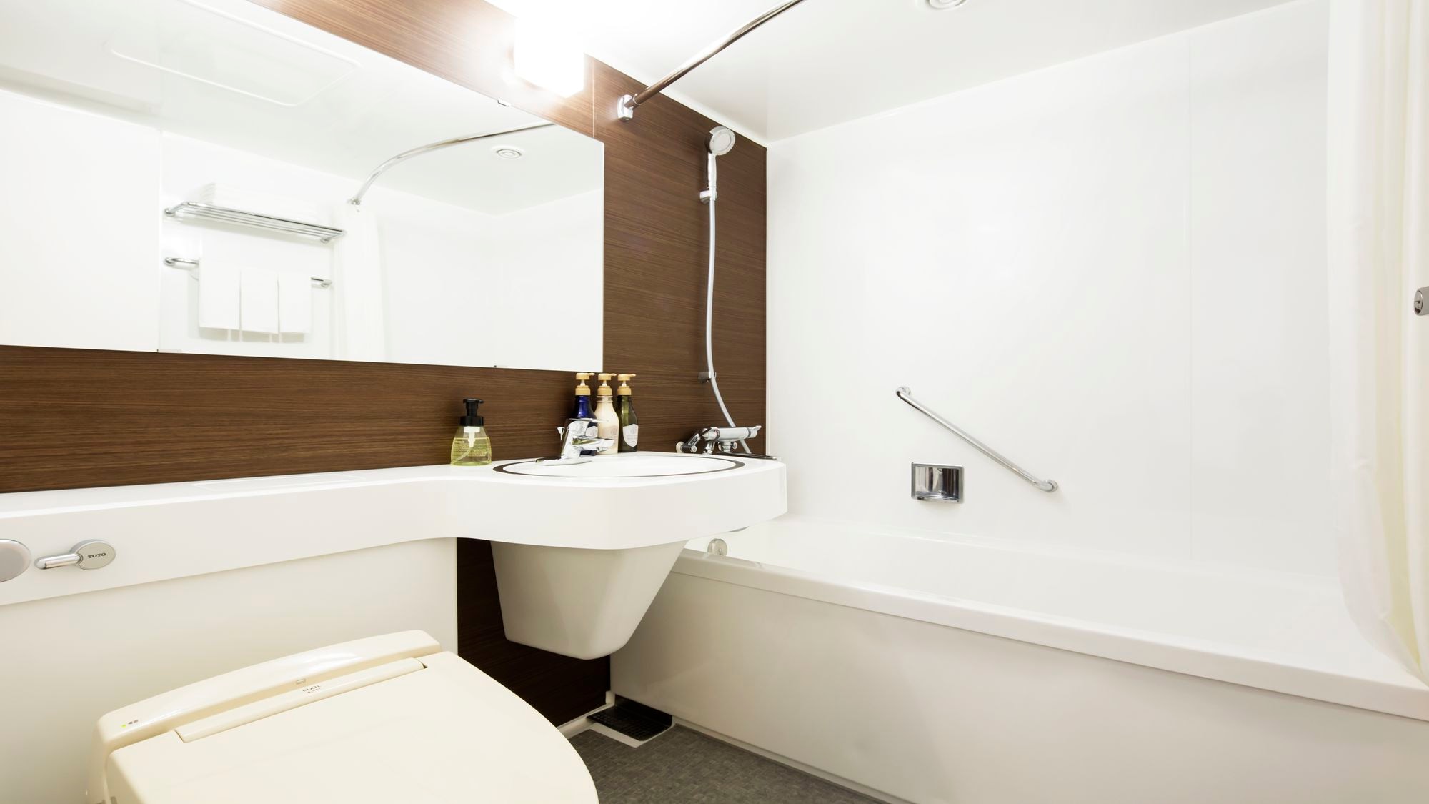 Guest room bathroom example