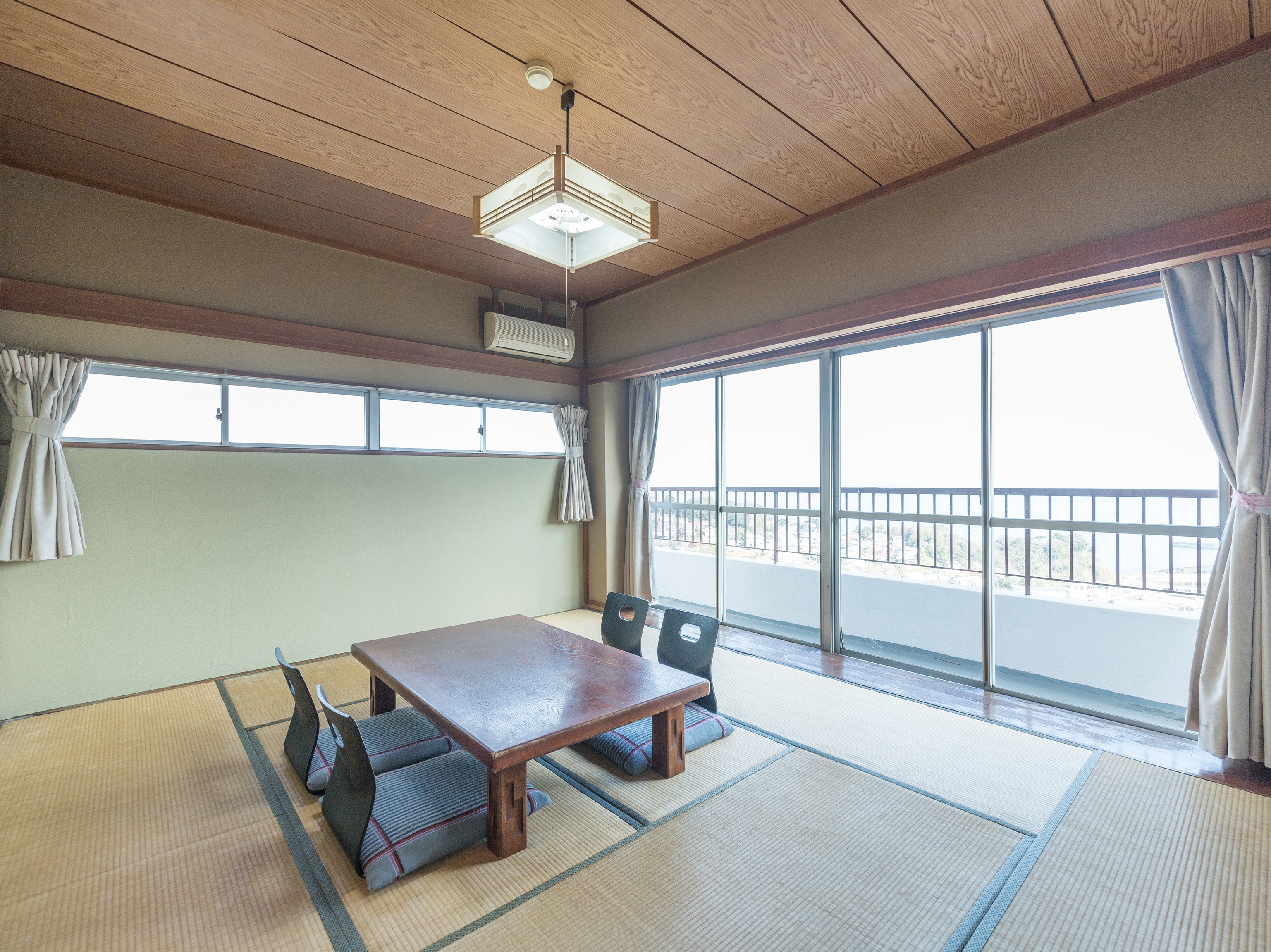 Japanese-style room for 1 to 5 people