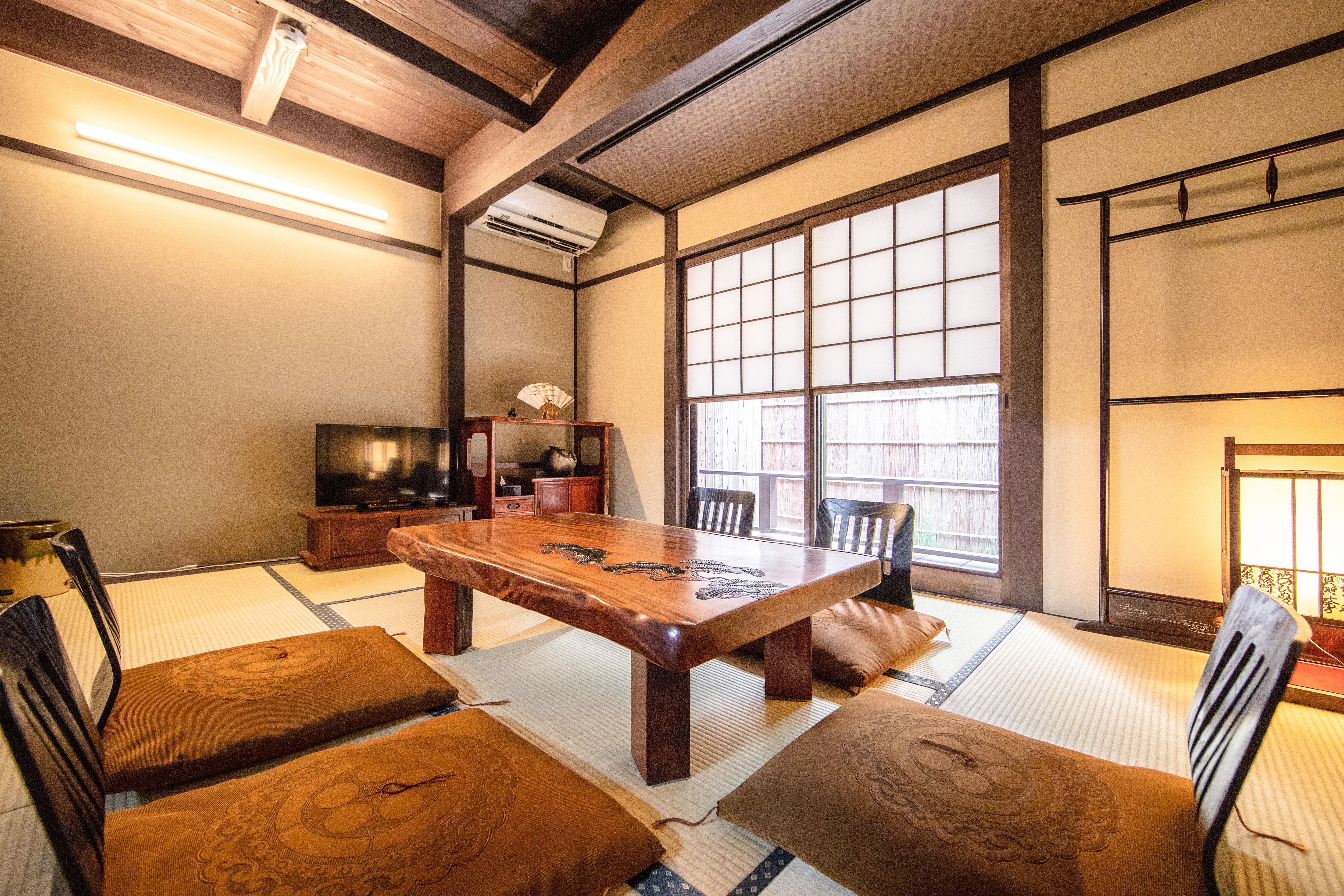 Japanese-style room