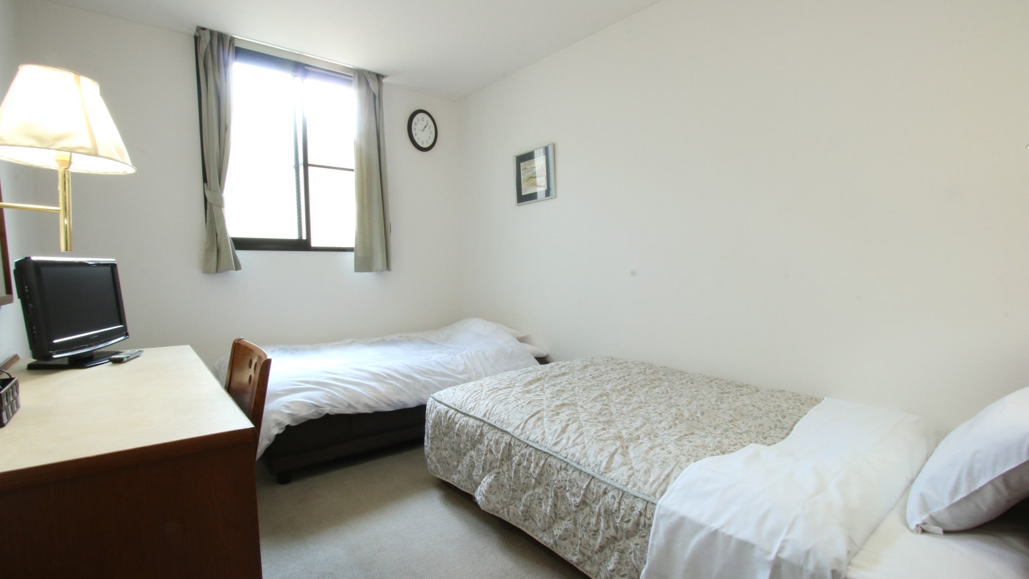 [ตัวอย่างห้องเตียงคู่แบบตะวันตก] ความสะอาดของห้องแบบตะวันตกนี้ได้รับความนิยมมาก