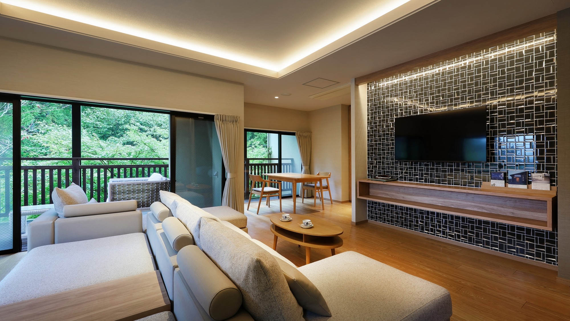 [Ten] Western-style room with cypress open-air bath (Bettei Mizukian)