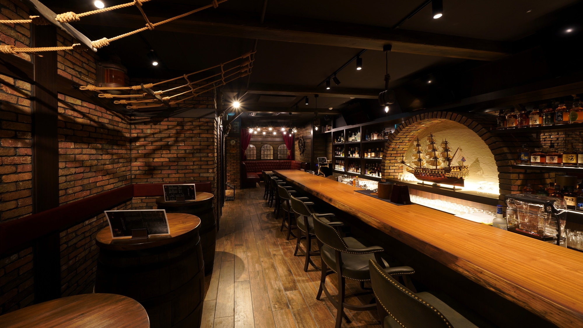 Bar "Sovereign" Main bar where you can immerse yourself in a calm and mature atmosphere