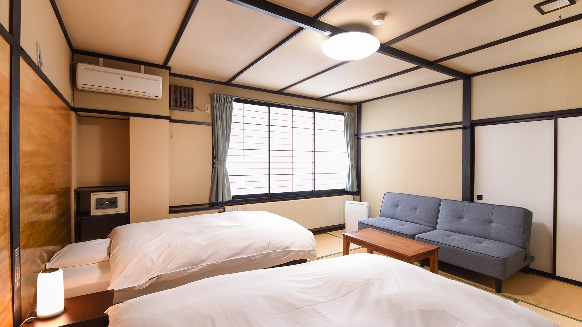 [Bedroom] This room is located at the very back of the hotel. Recommended for couples and married couples.