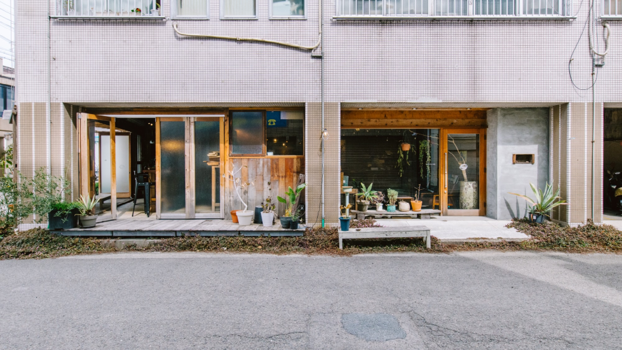 ·entrance