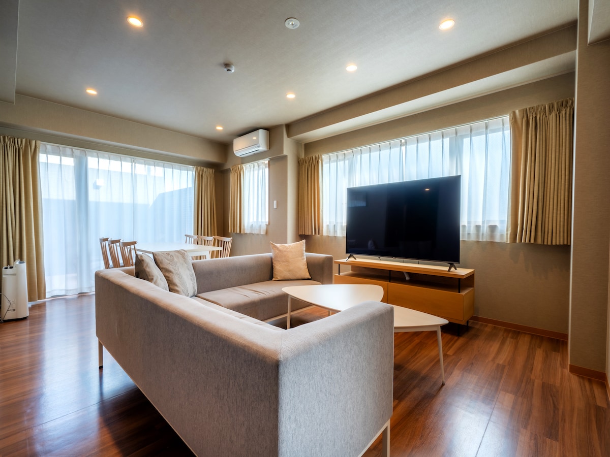 Top floor Presidential Pent House with open-air bath