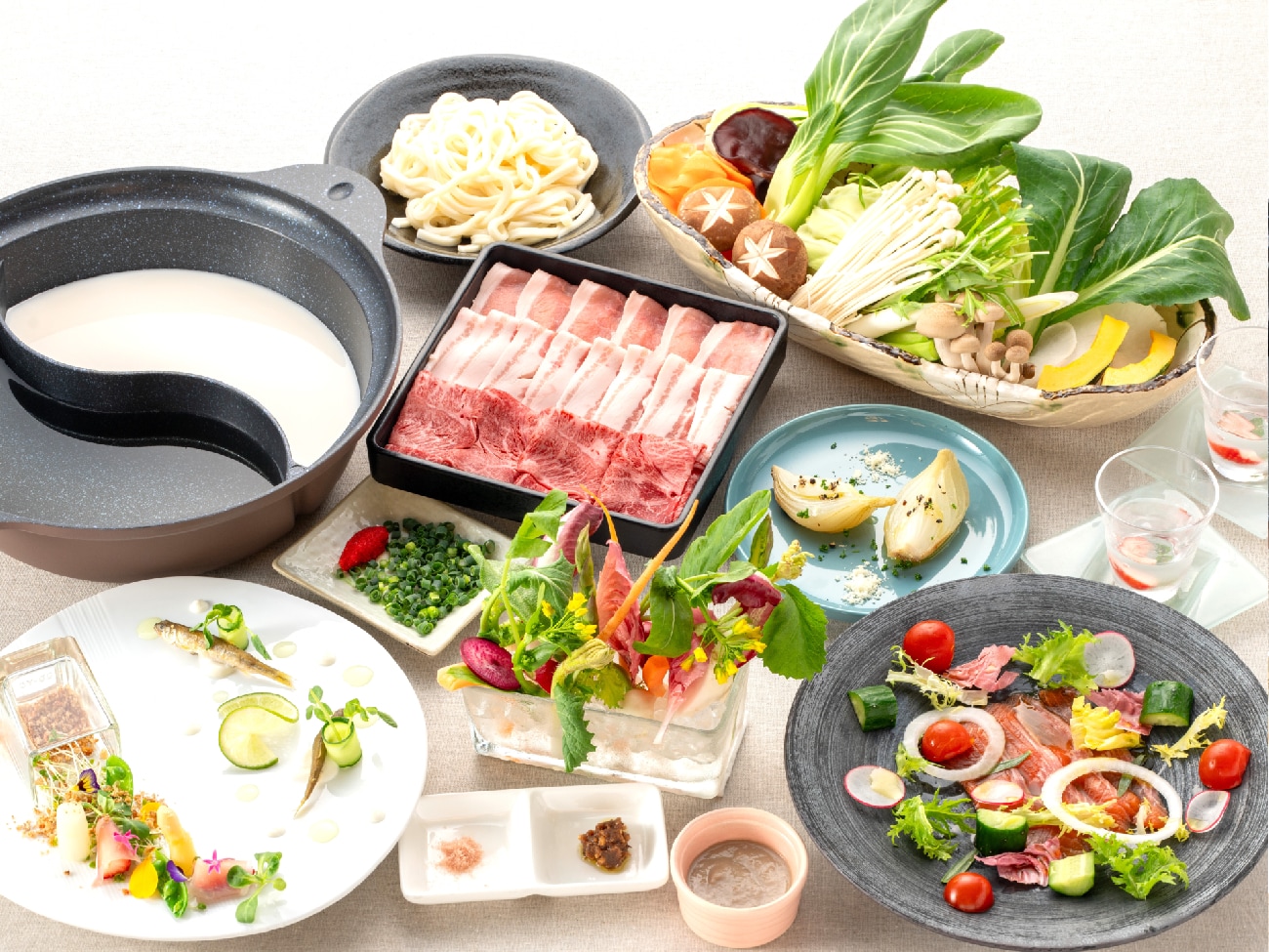 Kiểu Ichiya - Shabu-shabu với khoảng 30 loại rau tươi và thịt bò Wagyu và thịt lợn Nasu Sangen (hình ảnh)