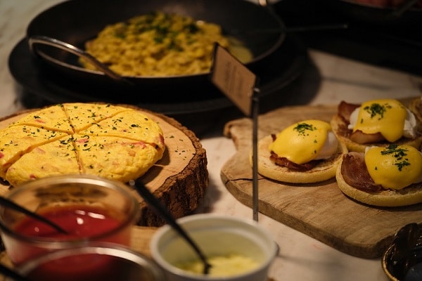 Breakfast: Choice of main course + buffet