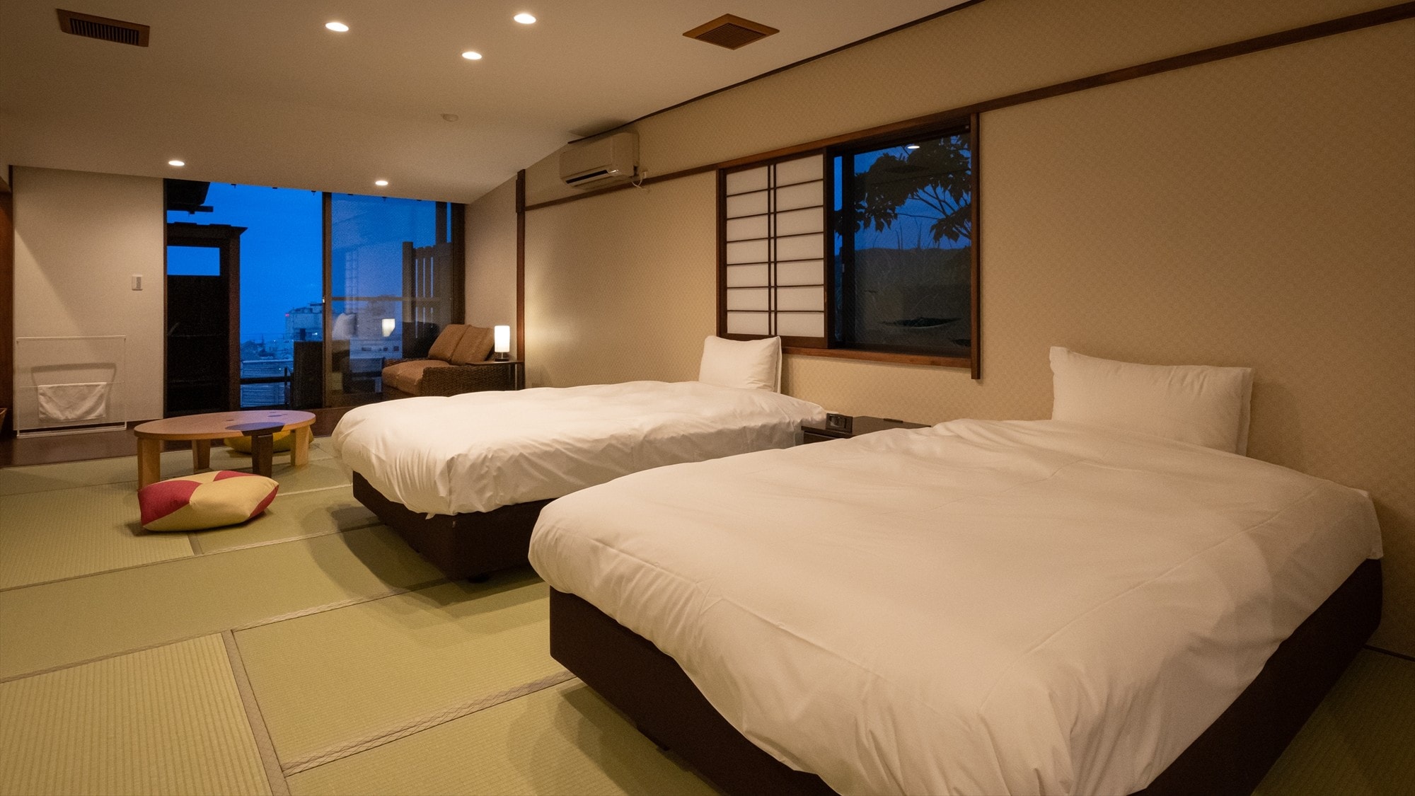 [Room with open-air bath on the sea side, Japanese modern twin 14 tatami mats] You can see the sea of Ito from the room. * The photo is an example