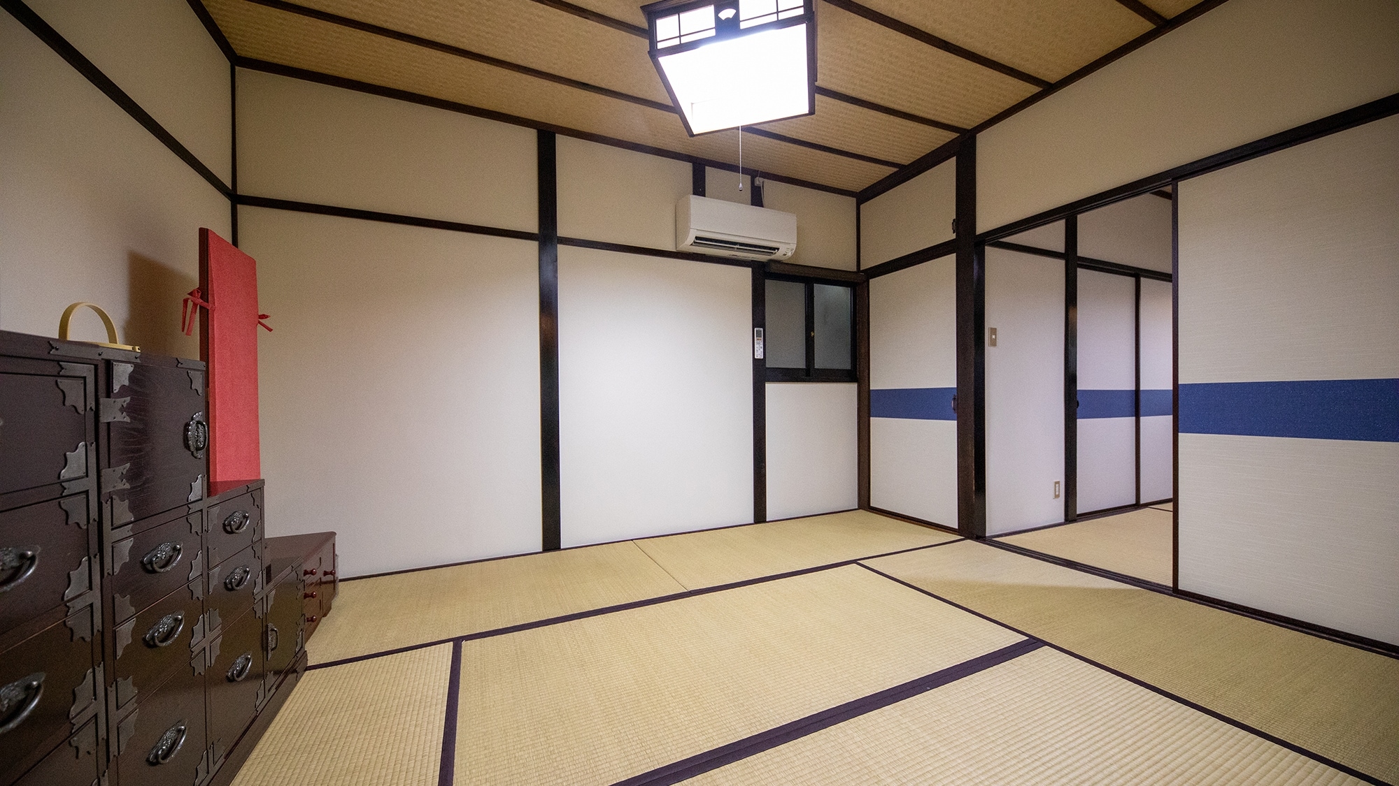 [Tonbo] Separate guest room_Japanese-style room 6 tatami mats + 6 tatami mats Relax on the tatami mats and enjoy the luxury of a Japanese-style room