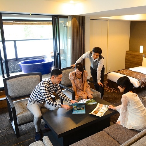 The terrace open-air premium 4-bed suite allows you to enjoy the beautiful skin of the hot springs flowing from the source with a view of Mt. Asama.