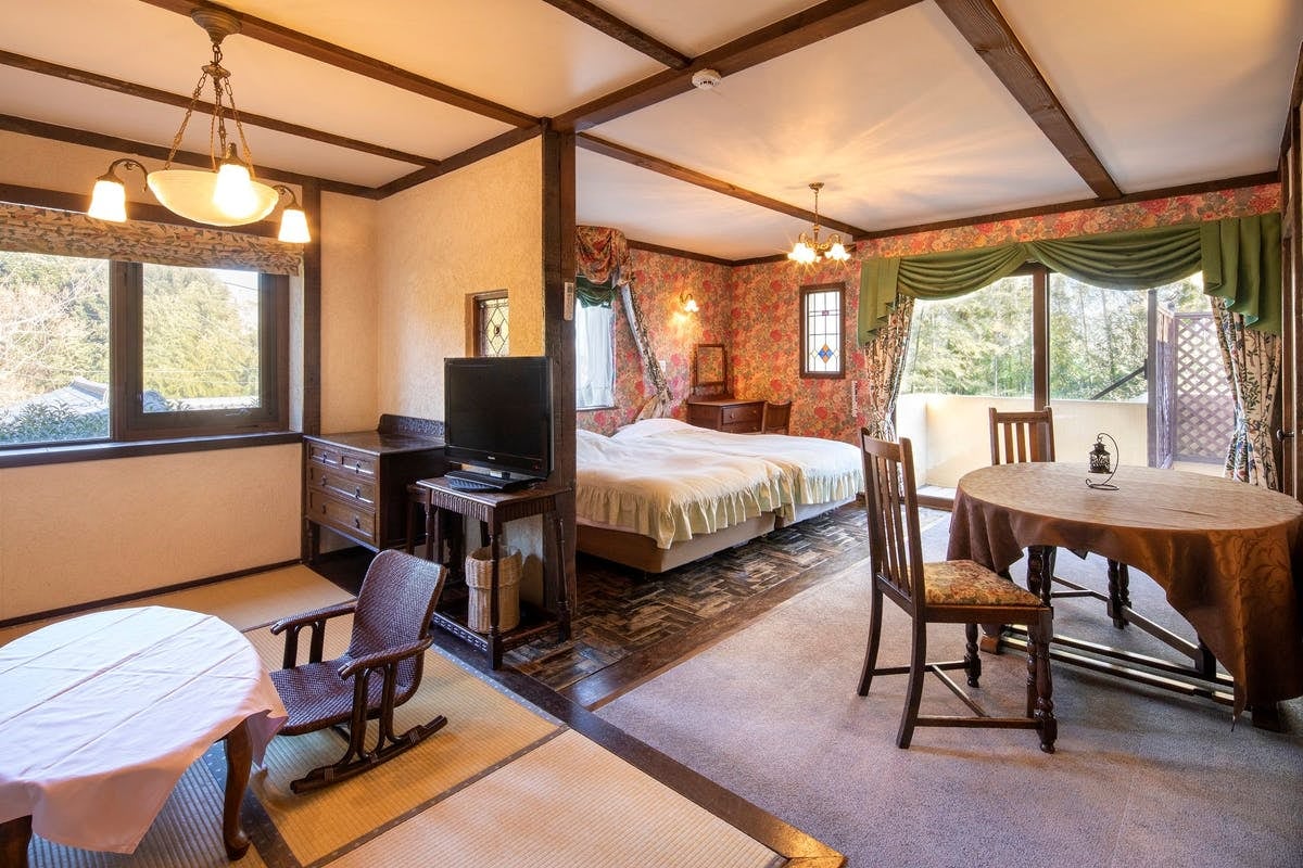 [Japanese-Western style room, twin with open-air bath (4 people)] Room 8 on the 2nd floor of the annex