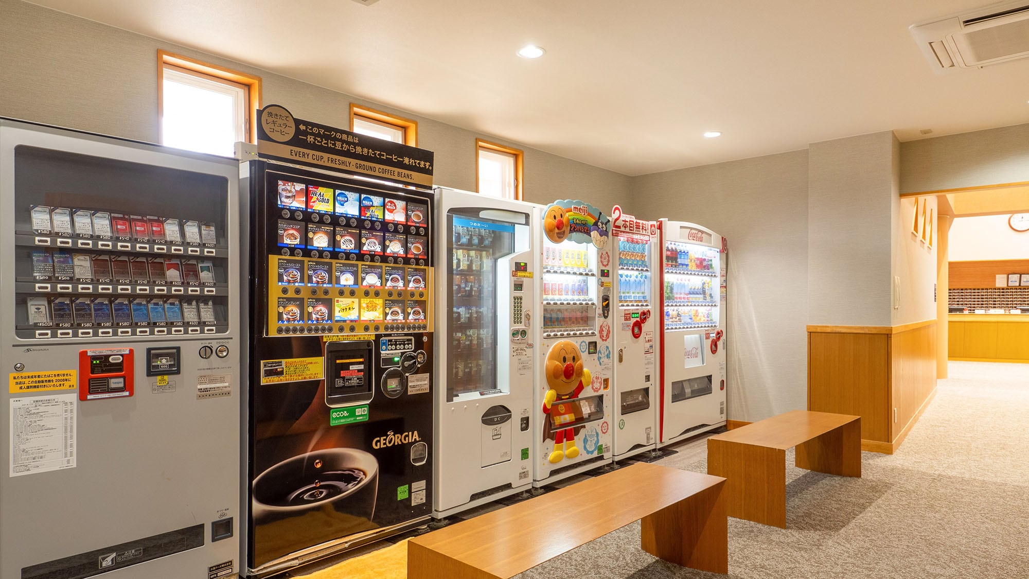 ・[Vending machine corner (installed on each floor)] Soft drinks, alcohol, instant noodles, etc. are also available
